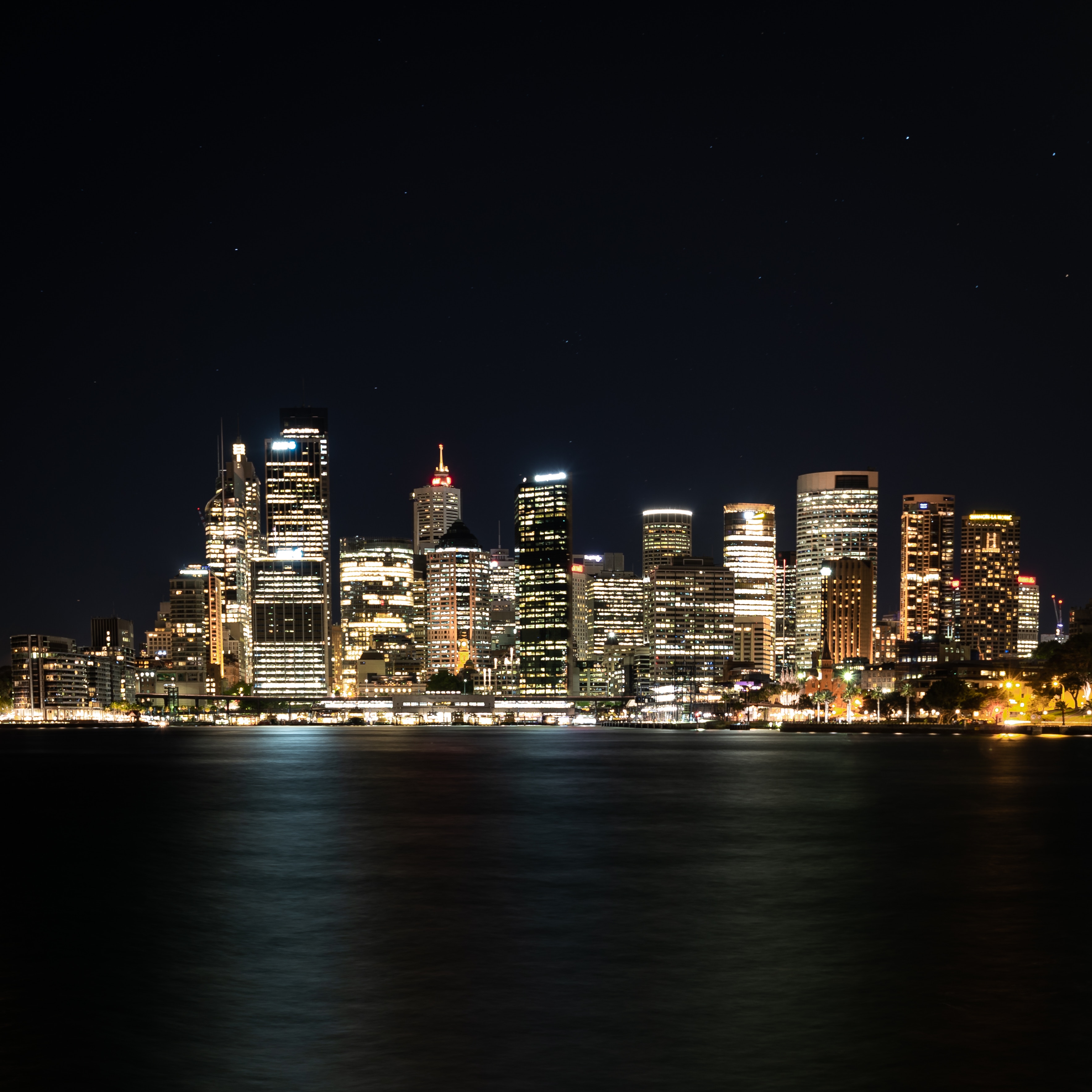 Handy-Wallpaper Städte, Sydney, Ufer, Bank, Nächtliche Stadt, Night City, Lichter Der Stadt, City Lights, Panorama, Australien kostenlos herunterladen.
