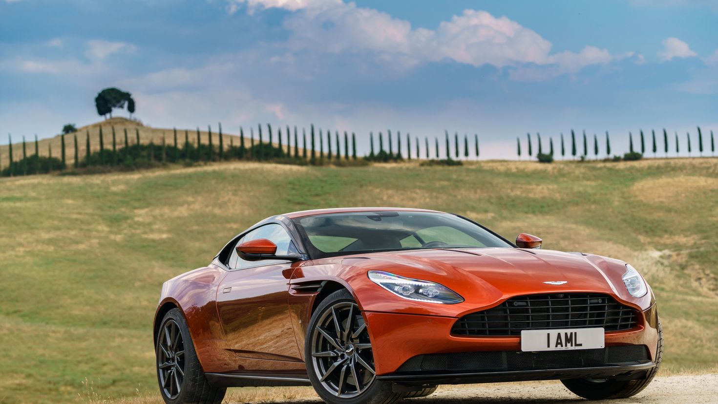 Aston martin фото