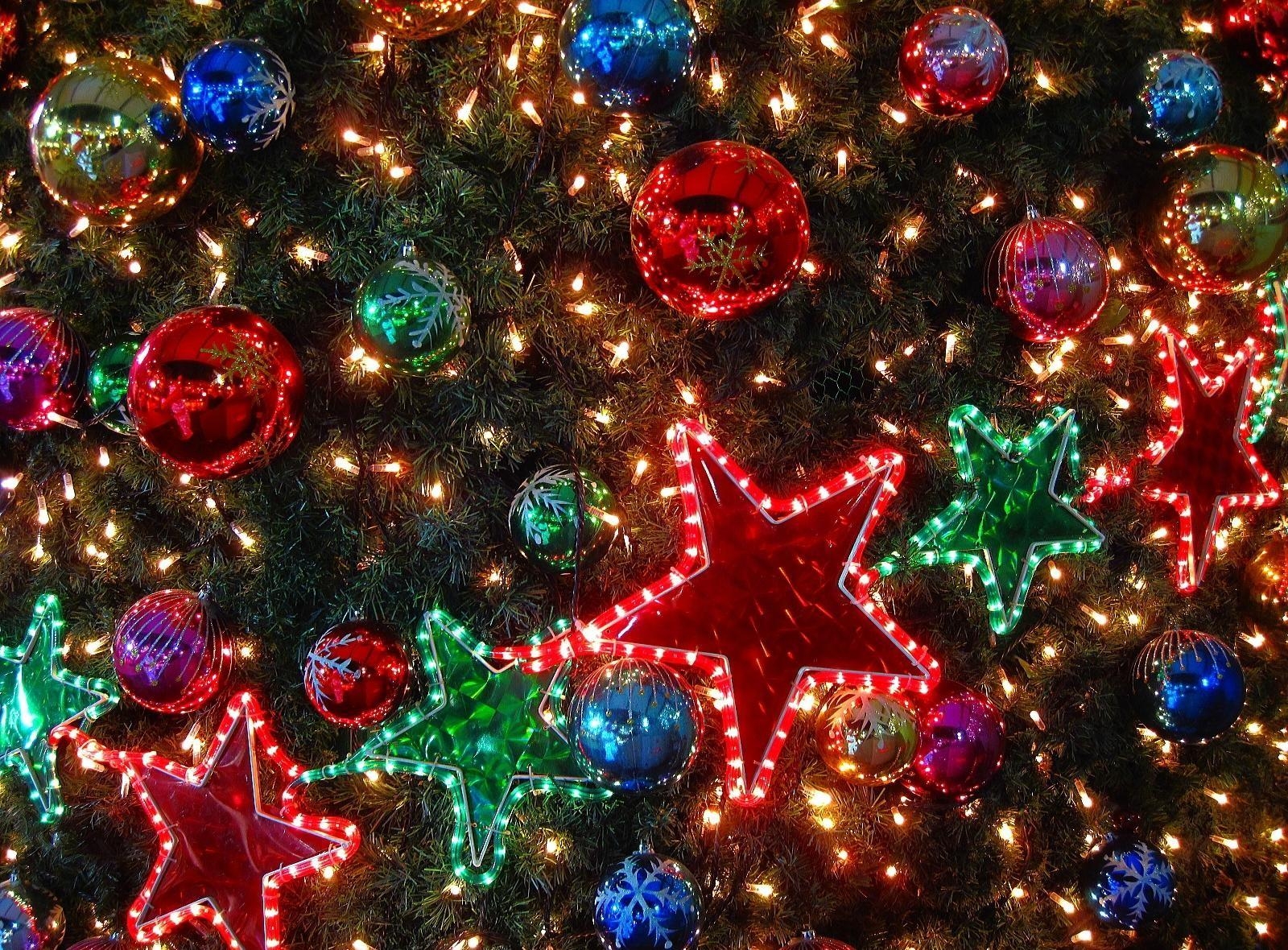 Holiday christmas decorations, garland, christmas tree toys, stars Lock Screen