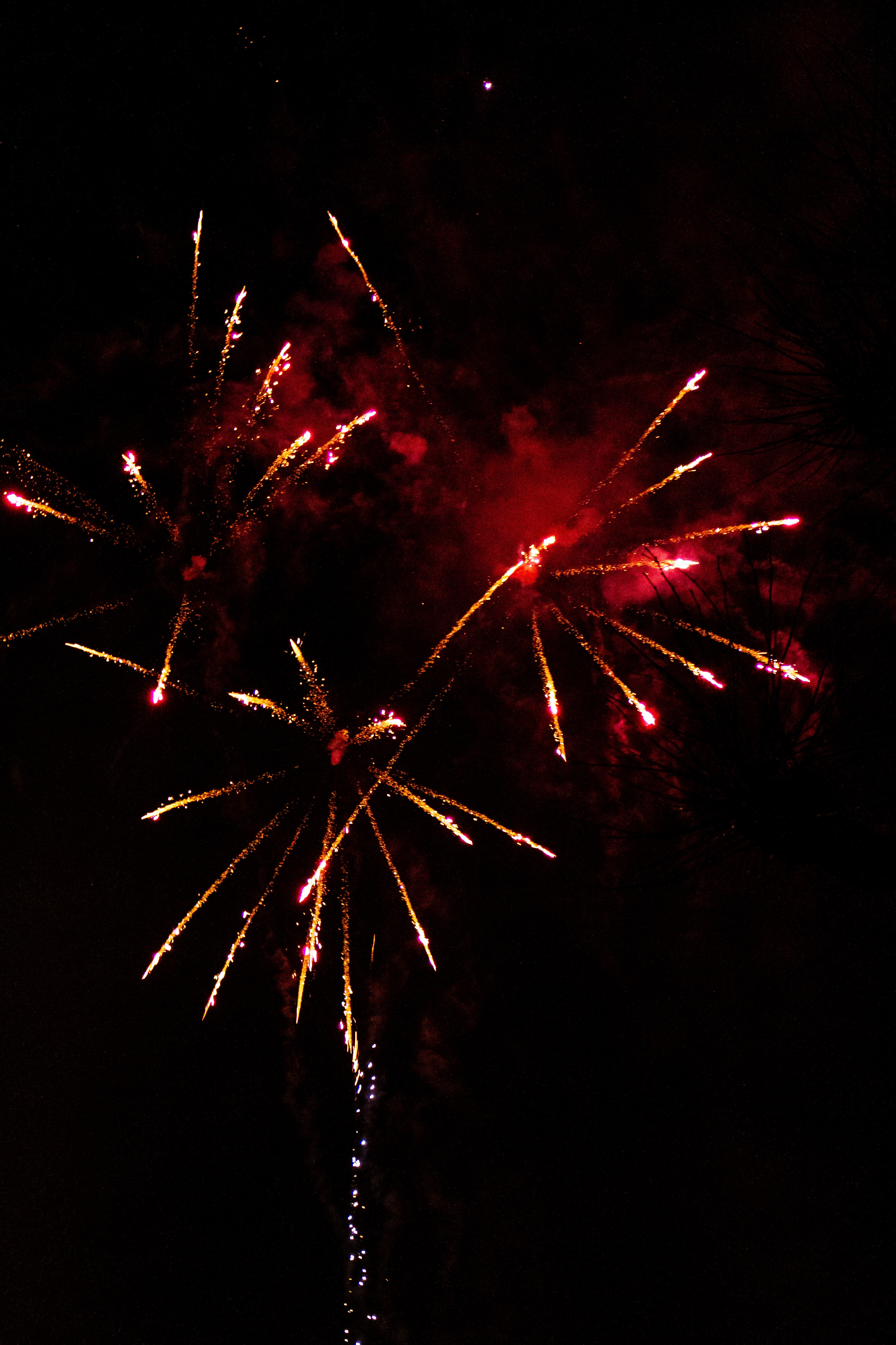 Firework holidays, smoke, sparks, red Lock Screen