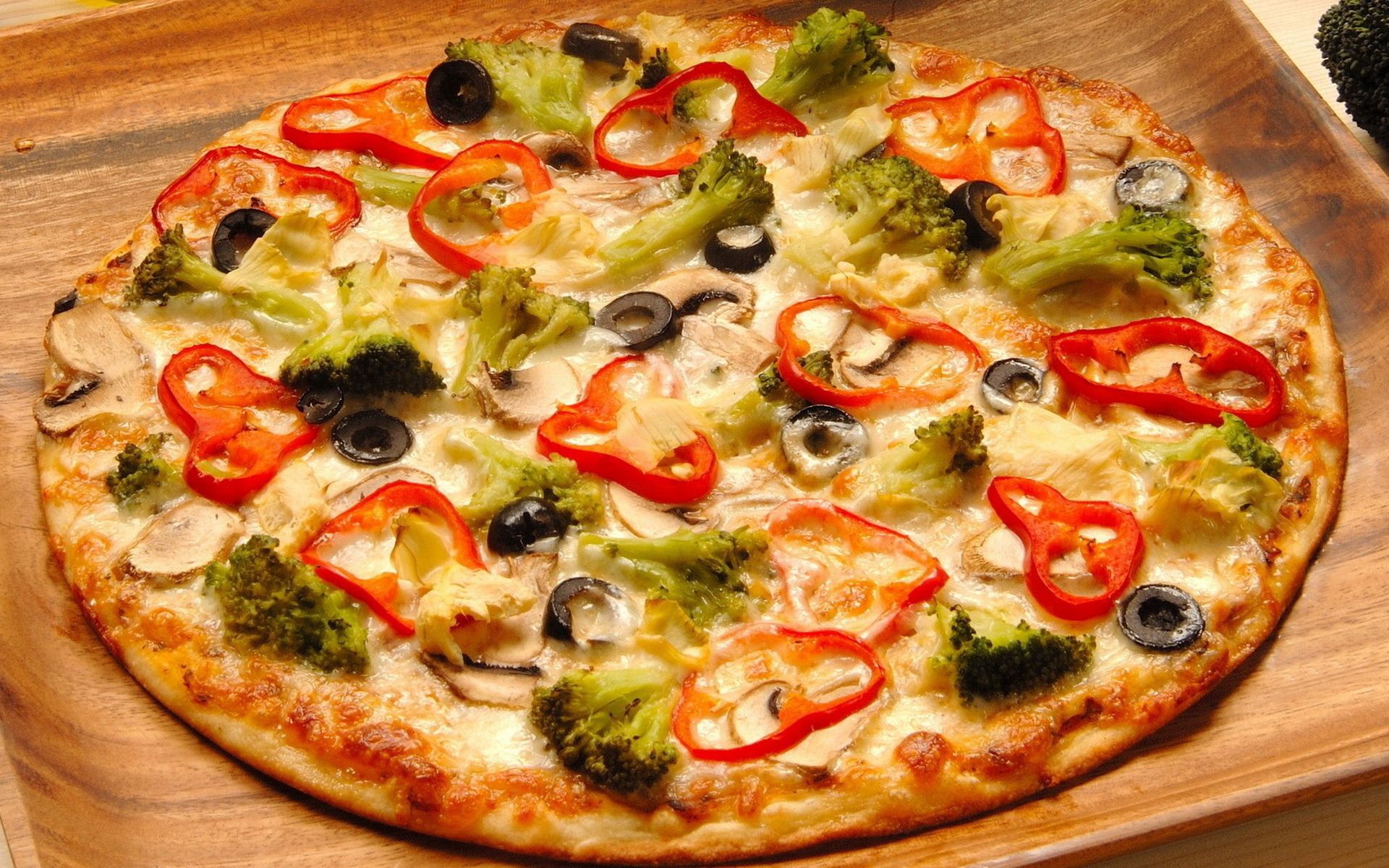 77601 Hintergrundbild herunterladen lebensmittel, pizza, pfeffer, oliven, brokkoli - Bildschirmschoner und Bilder kostenlos