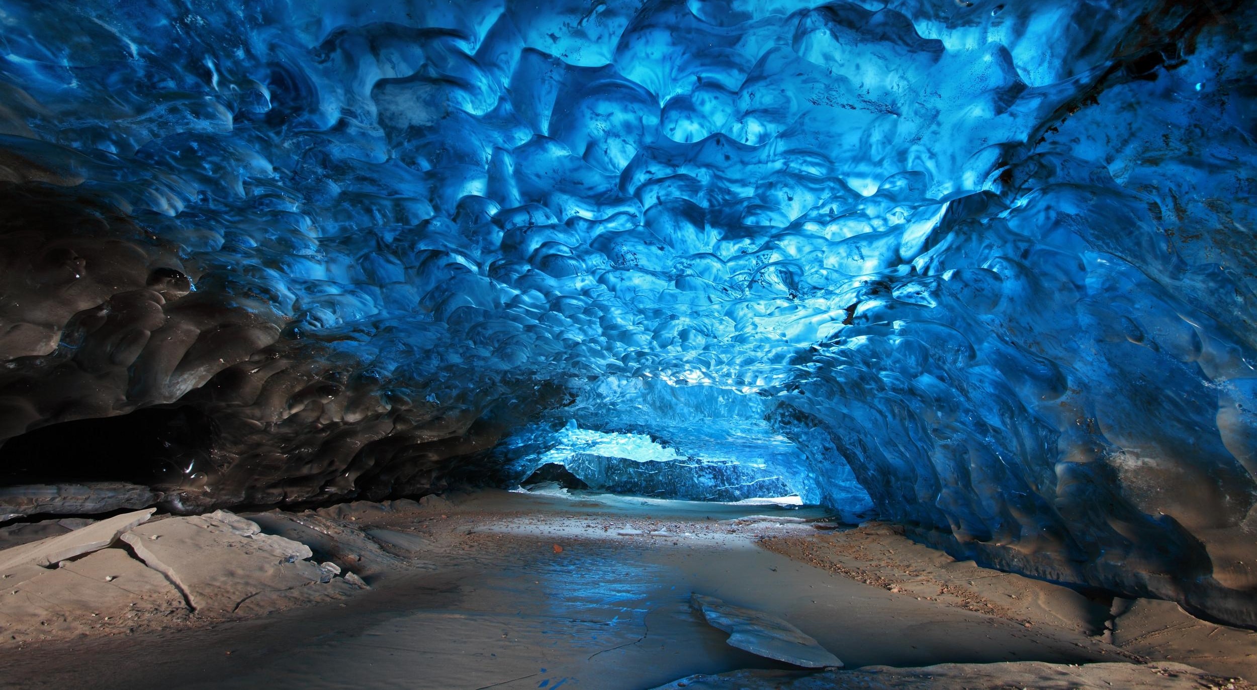 Фотографию самого красивого места. Скафтафетль (Skaftafell), Исландия. Скафтафетль Исландия Ледяная пещера. Пещера Скафтафелл, Исландия. Скафтафетль пещера хрустальная.