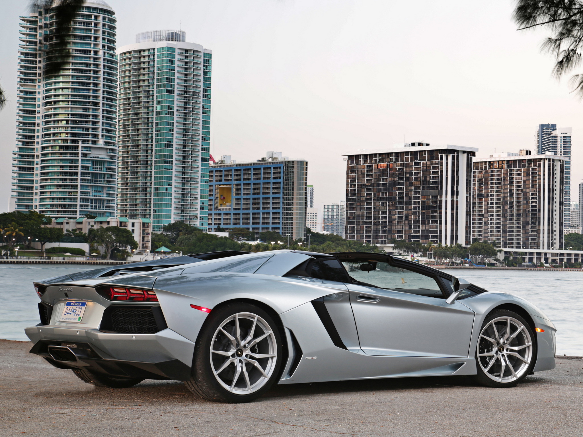 Laden Sie das Lamborghini, Cars, Seitenansicht, Roadster, Lp700-4, Lamborghini Aventador-Bild kostenlos auf Ihren PC-Desktop herunter
