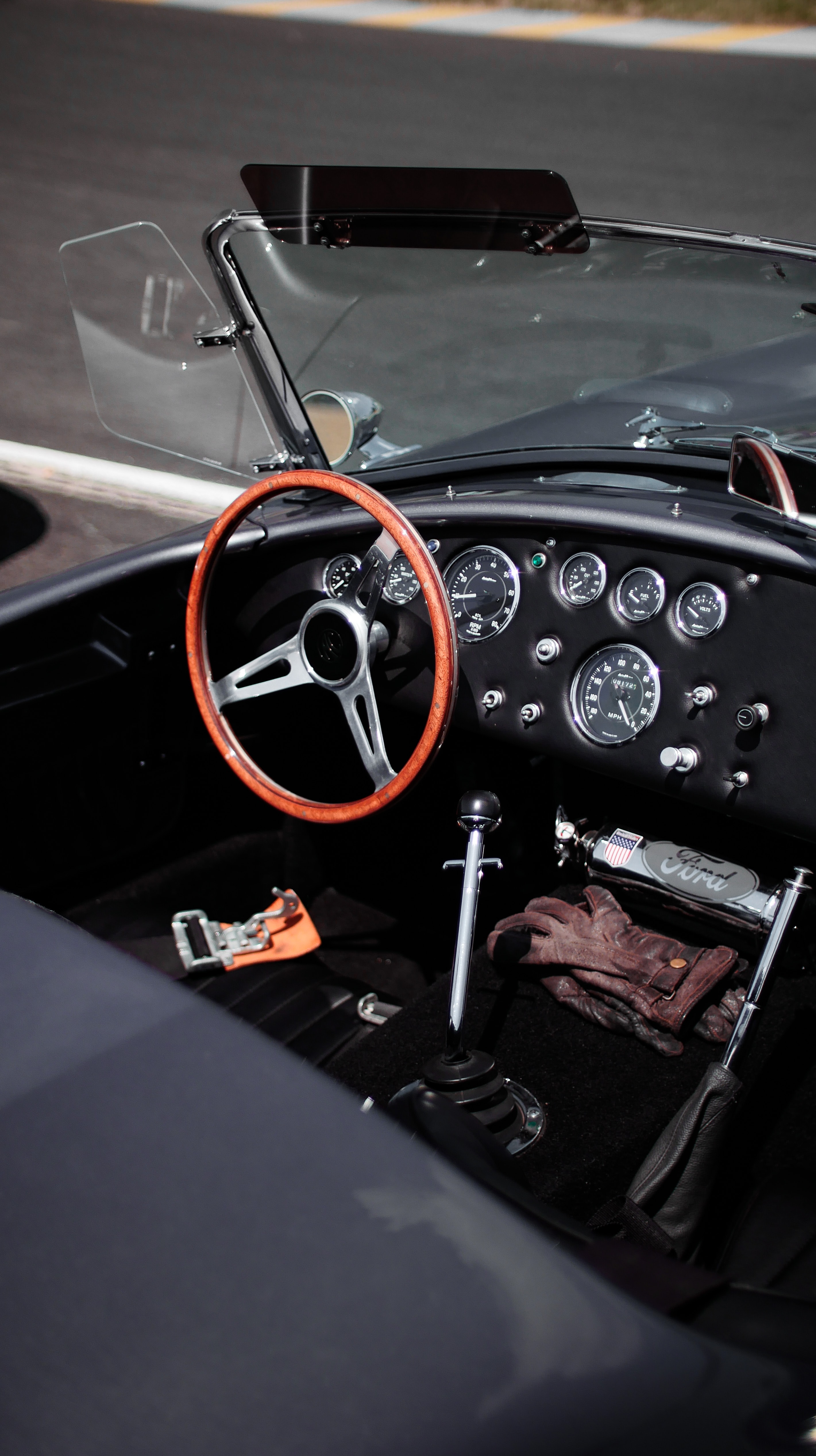 iPhone background panel, car, steering wheel, retro