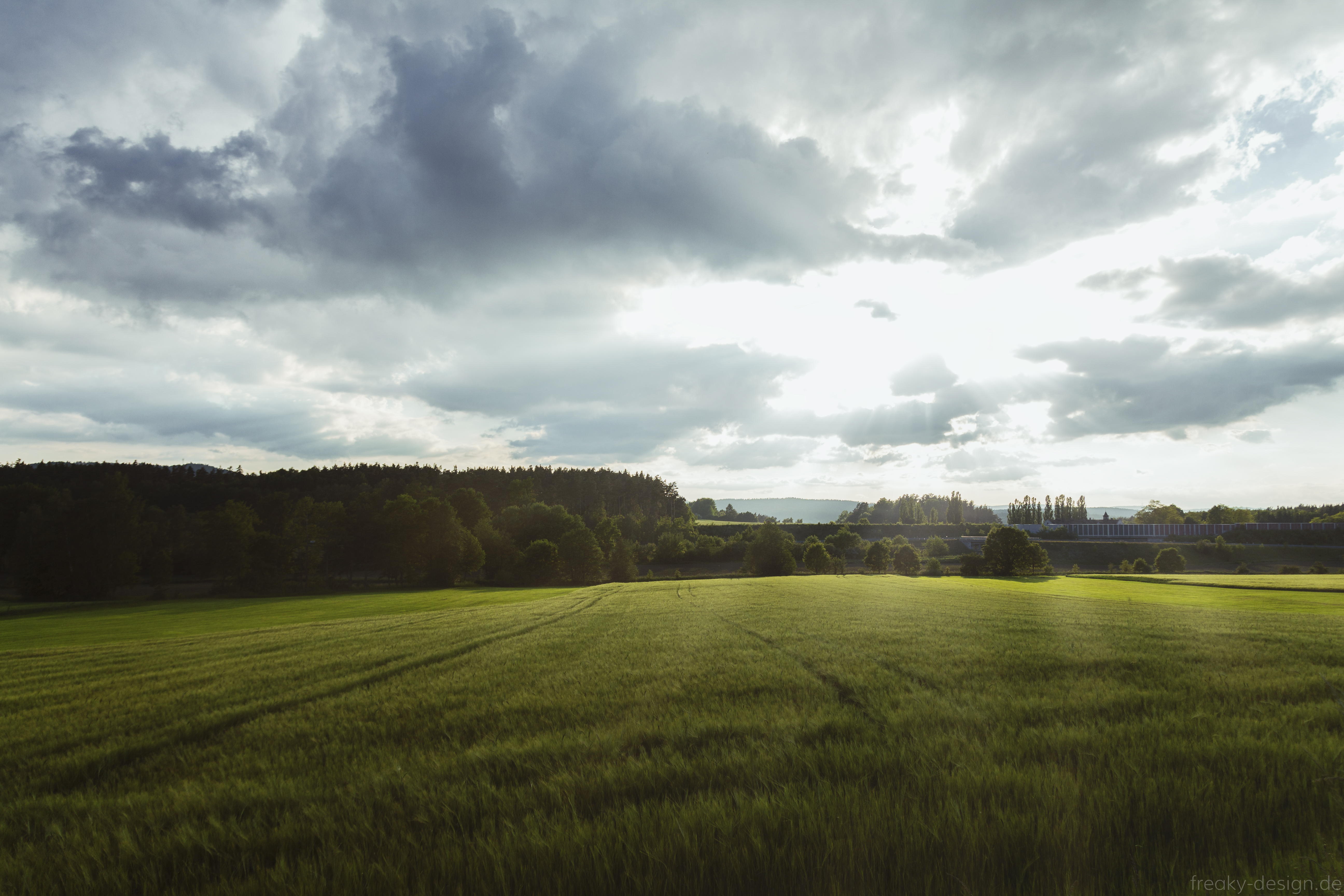 105672 Hintergrundbild herunterladen landschaft, natur, bäume, grass, clouds, horizont, feld, deutschland, bayern, wolfsbach - Bildschirmschoner und Bilder kostenlos