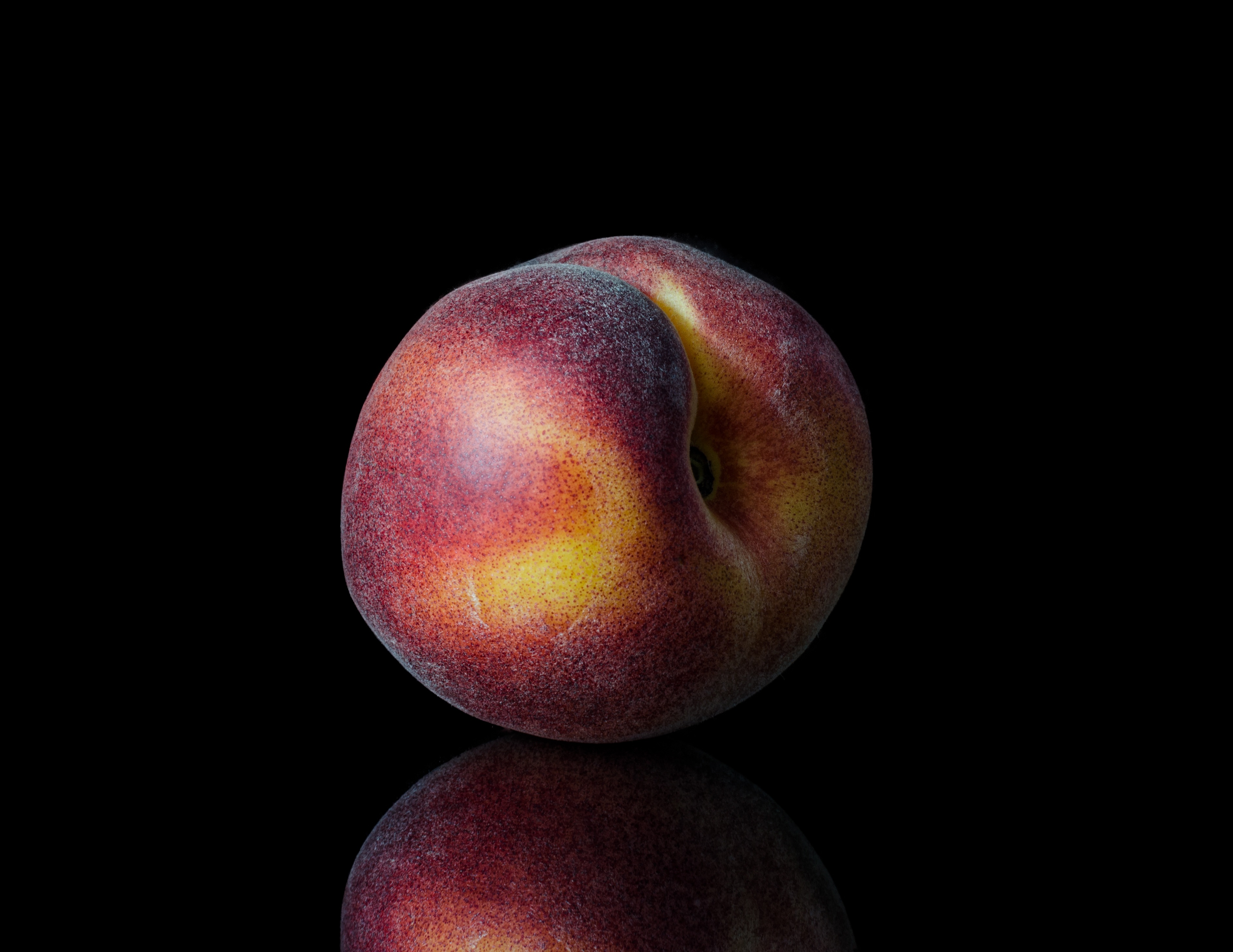 peach, reflection, fruit, food Dark Background HD Android Wallpapers