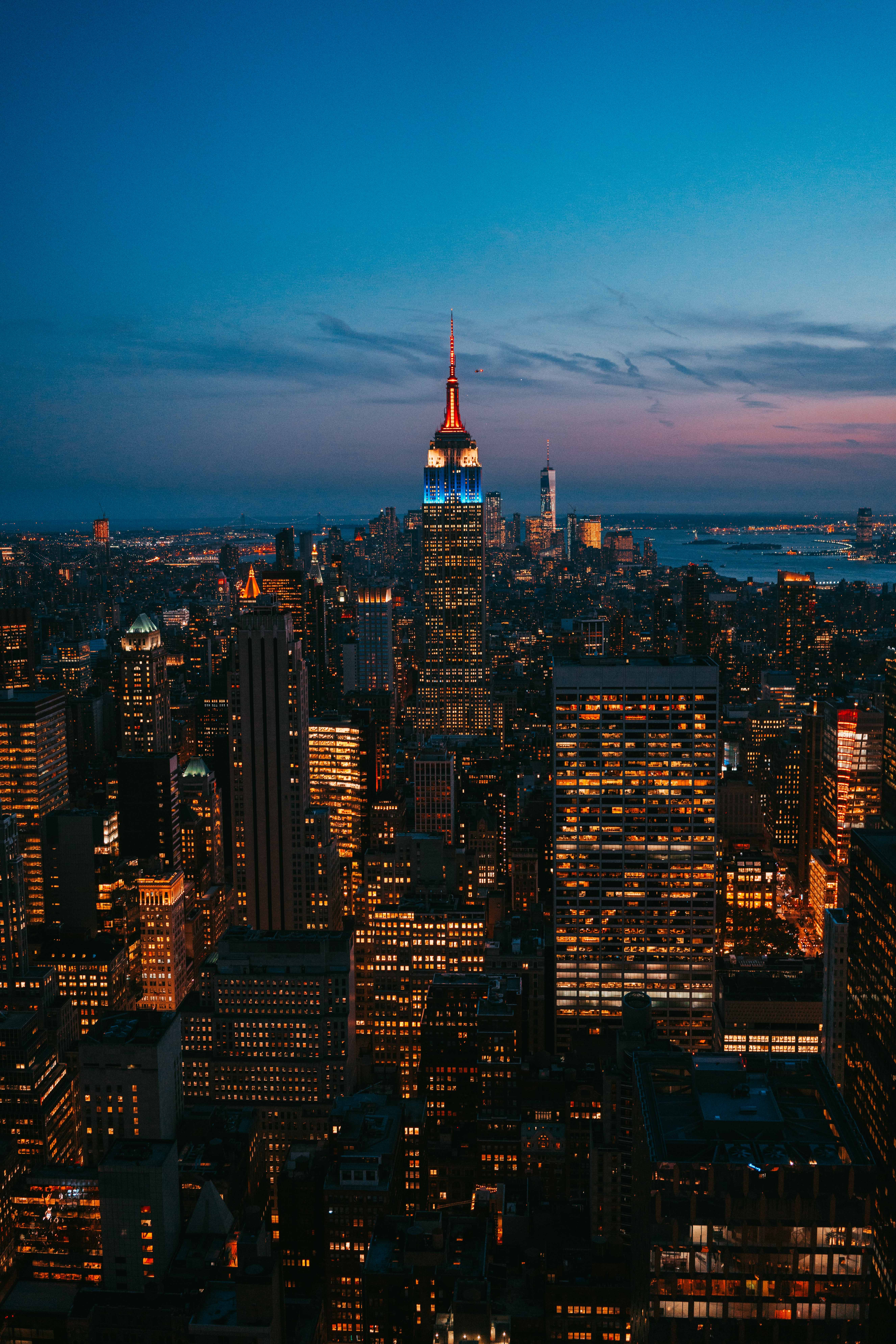 152380 скачать обои нью-йорк, города, небоскреб, вид сверху, ночной город, огни города, сша, мегаполис - заставки и картинки бесплатно