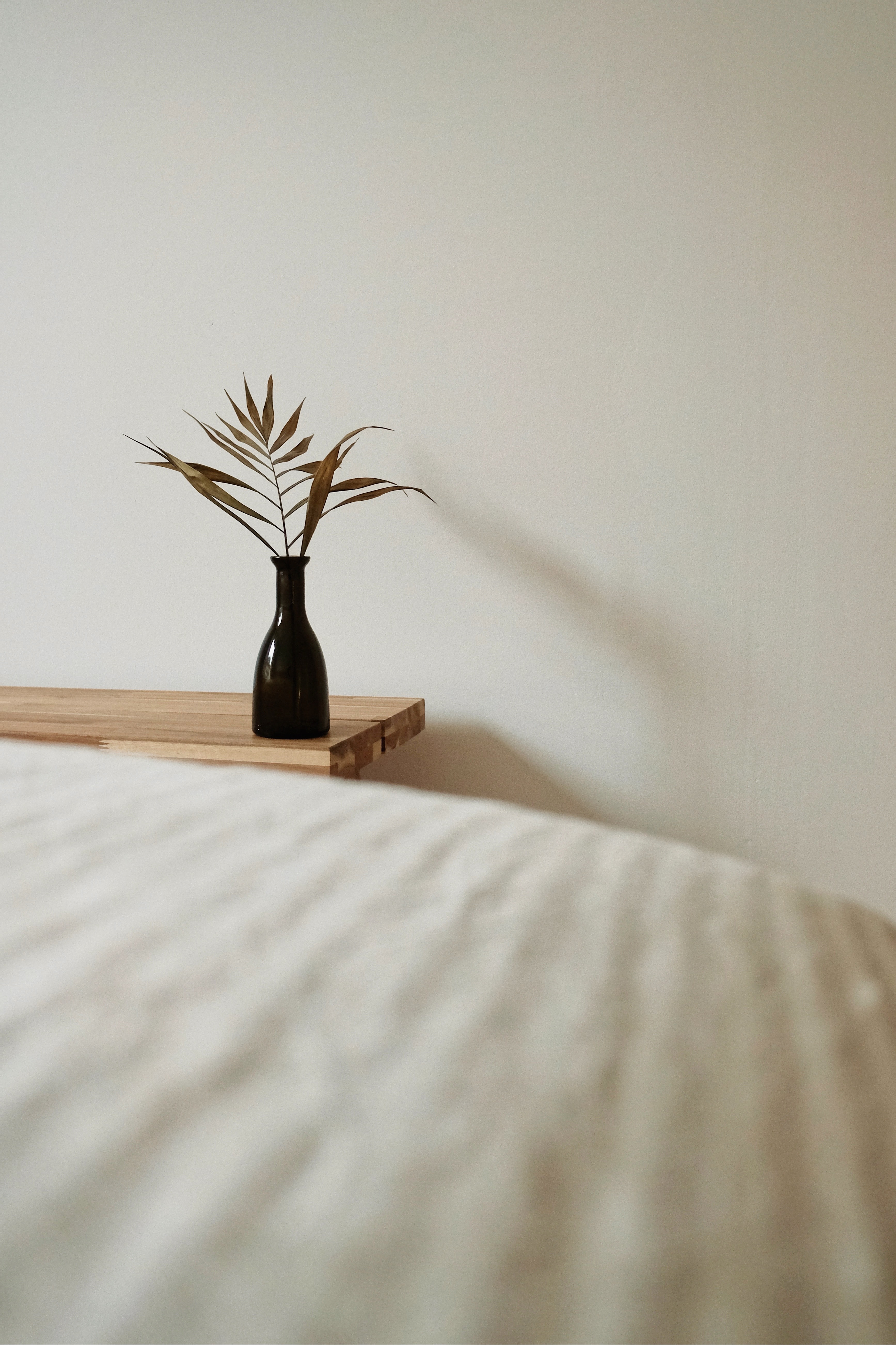 Mobile Wallpaper Vase minimalism, miscellanea, interior, miscellaneous