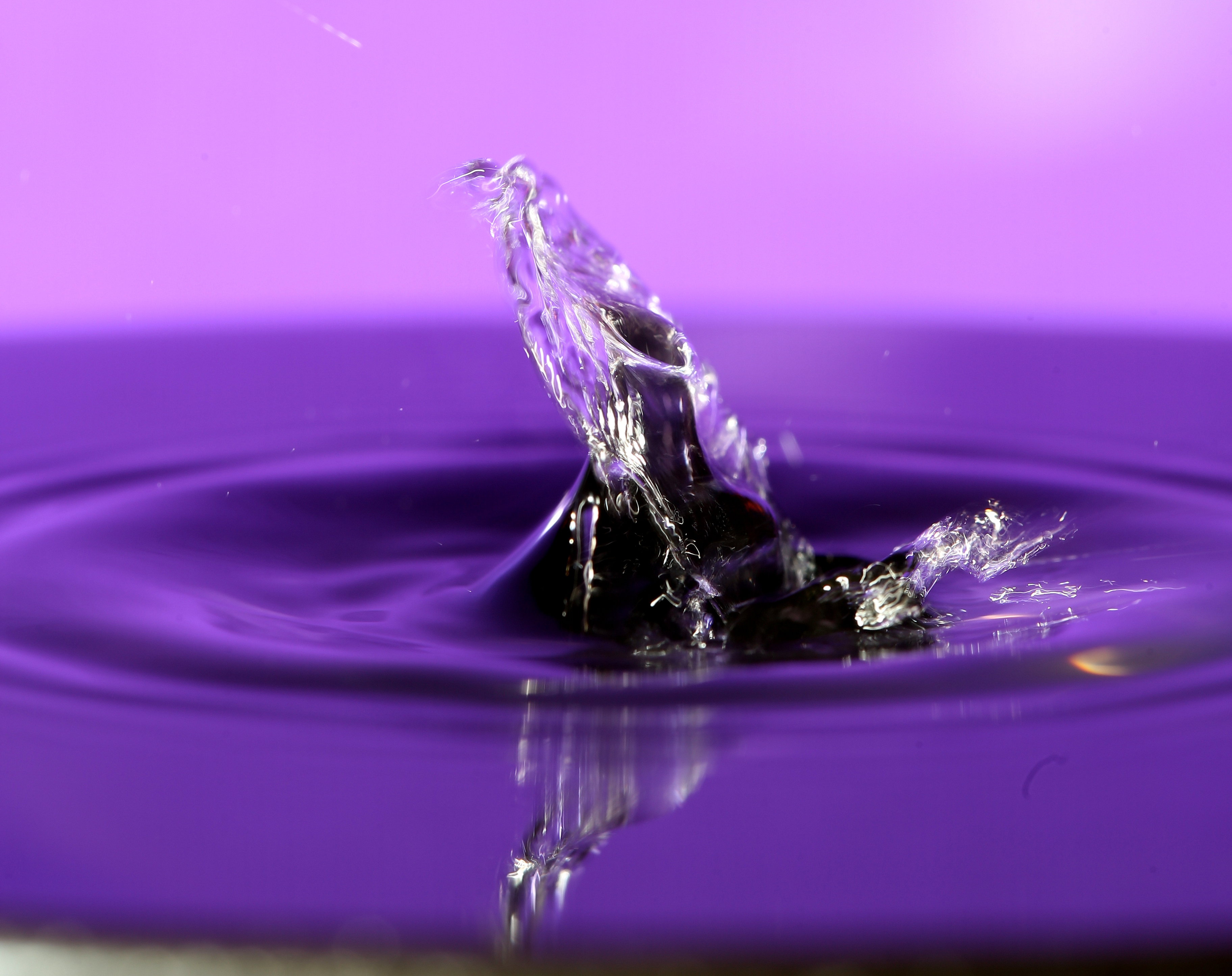 Purple water, spray, macro, violet 4k Wallpaper