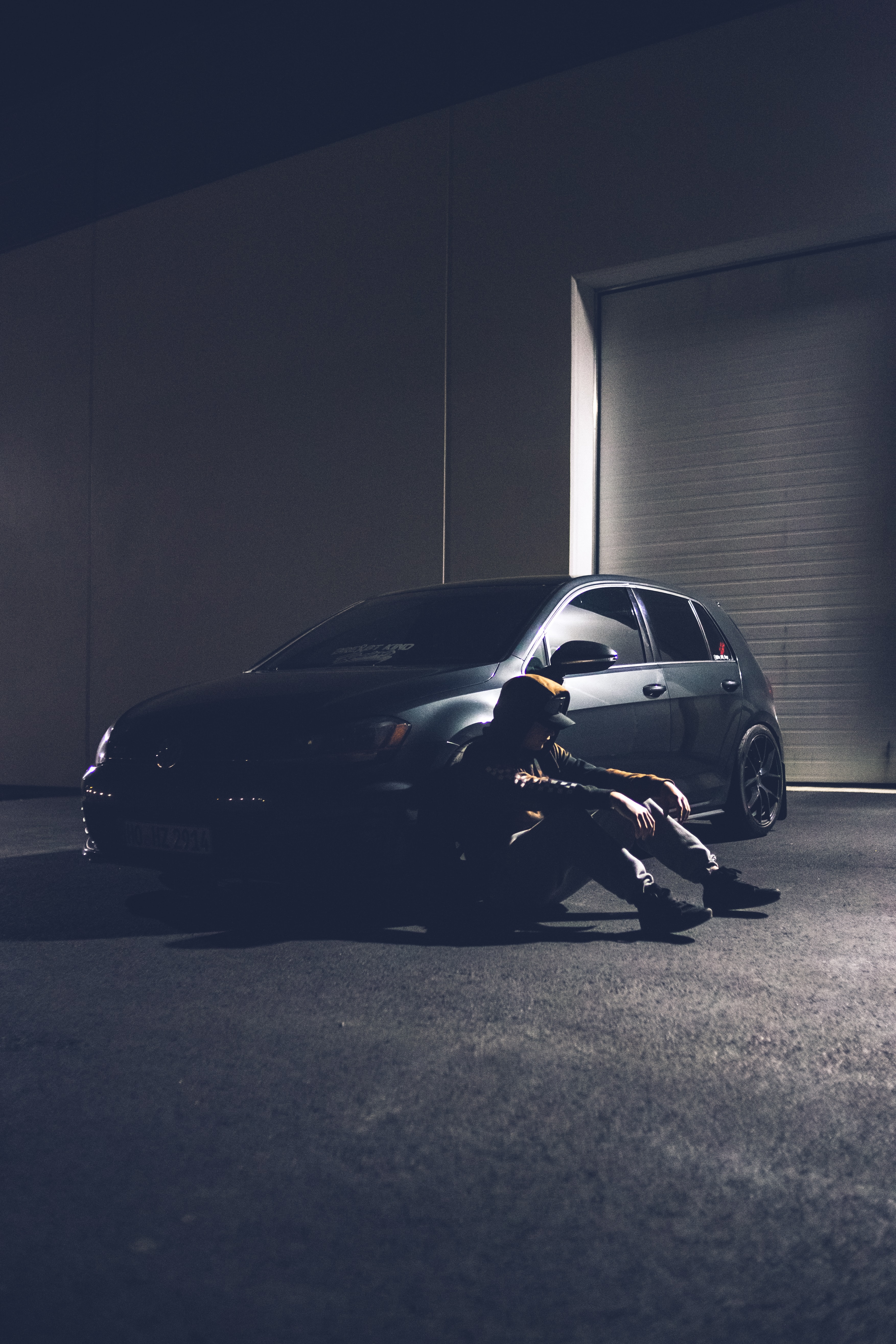 Mobile wallpaper alone, loneliness, sadness, cars, car, machine, cap, lonely, sorrow