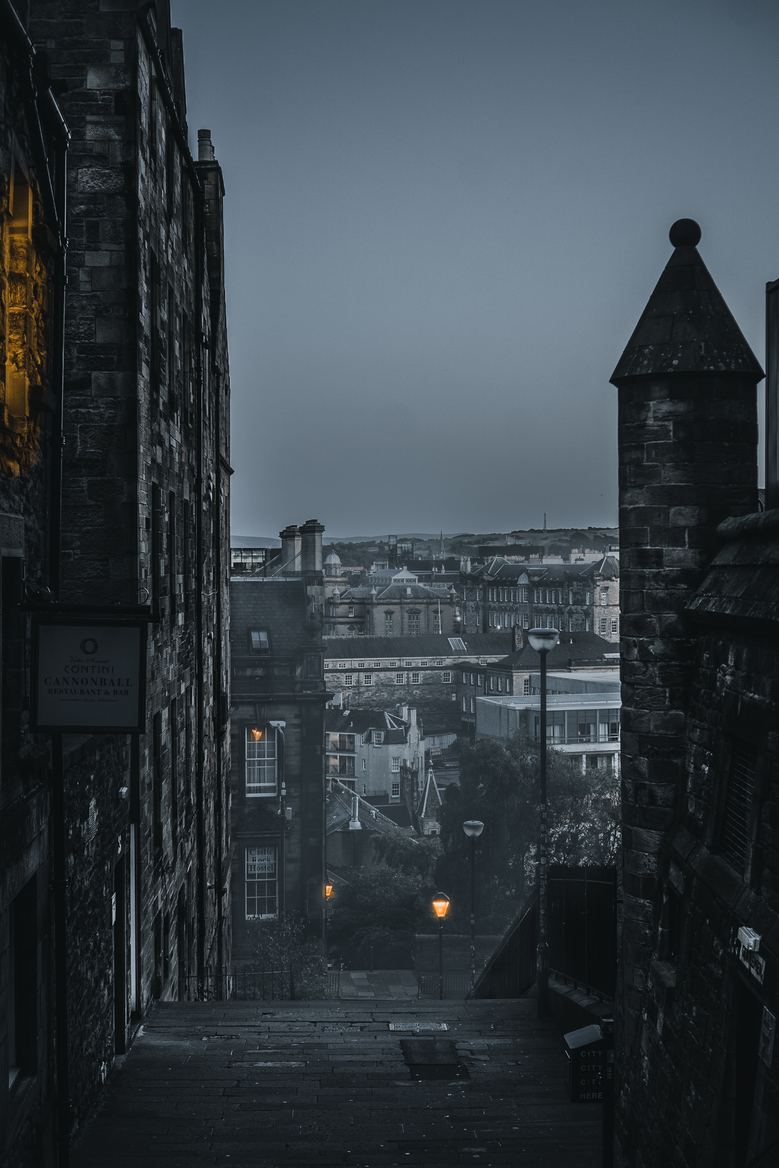 Fog building, twilight, city, dusk 8k Backgrounds