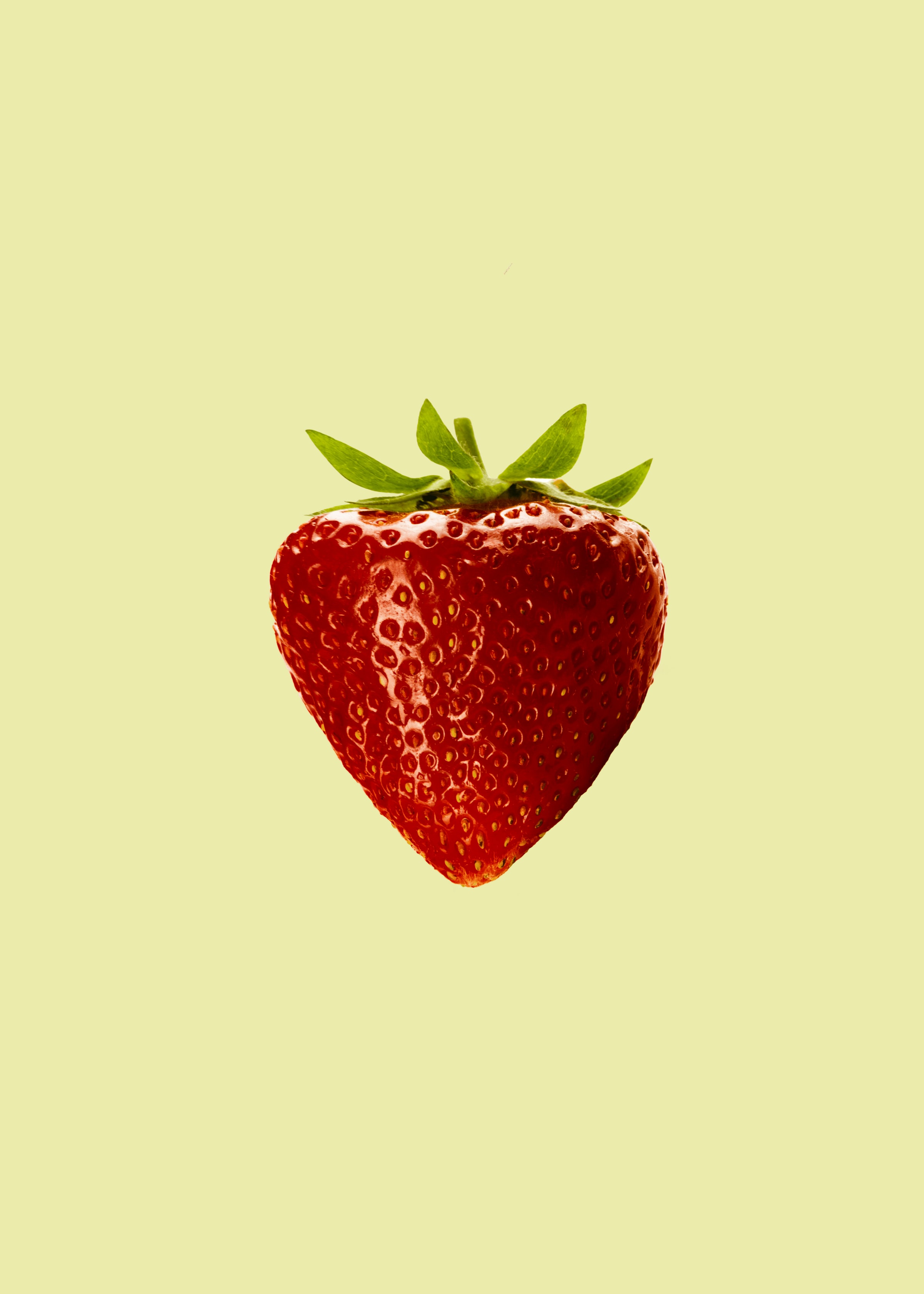 Handy-Wallpaper Erdbeere, Lebensmittel, Makro, Beere, Die Frucht, Frucht, Beige kostenlos herunterladen.