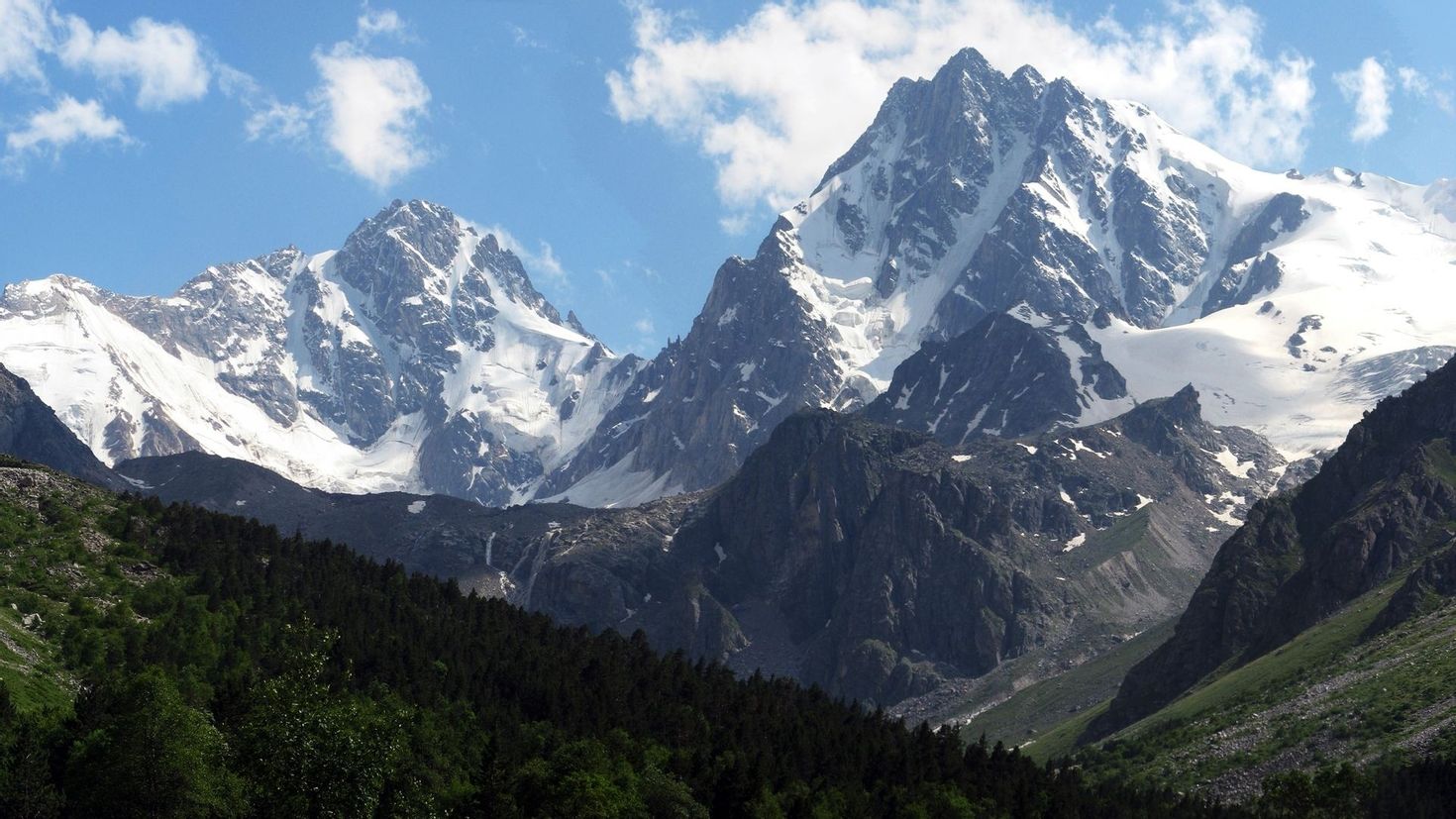 Наивысшая гора северного кавказа. Тютю Баши гора. Тютюбаши гора. Горы Северного Кавказа. Горы Северной Осетии.