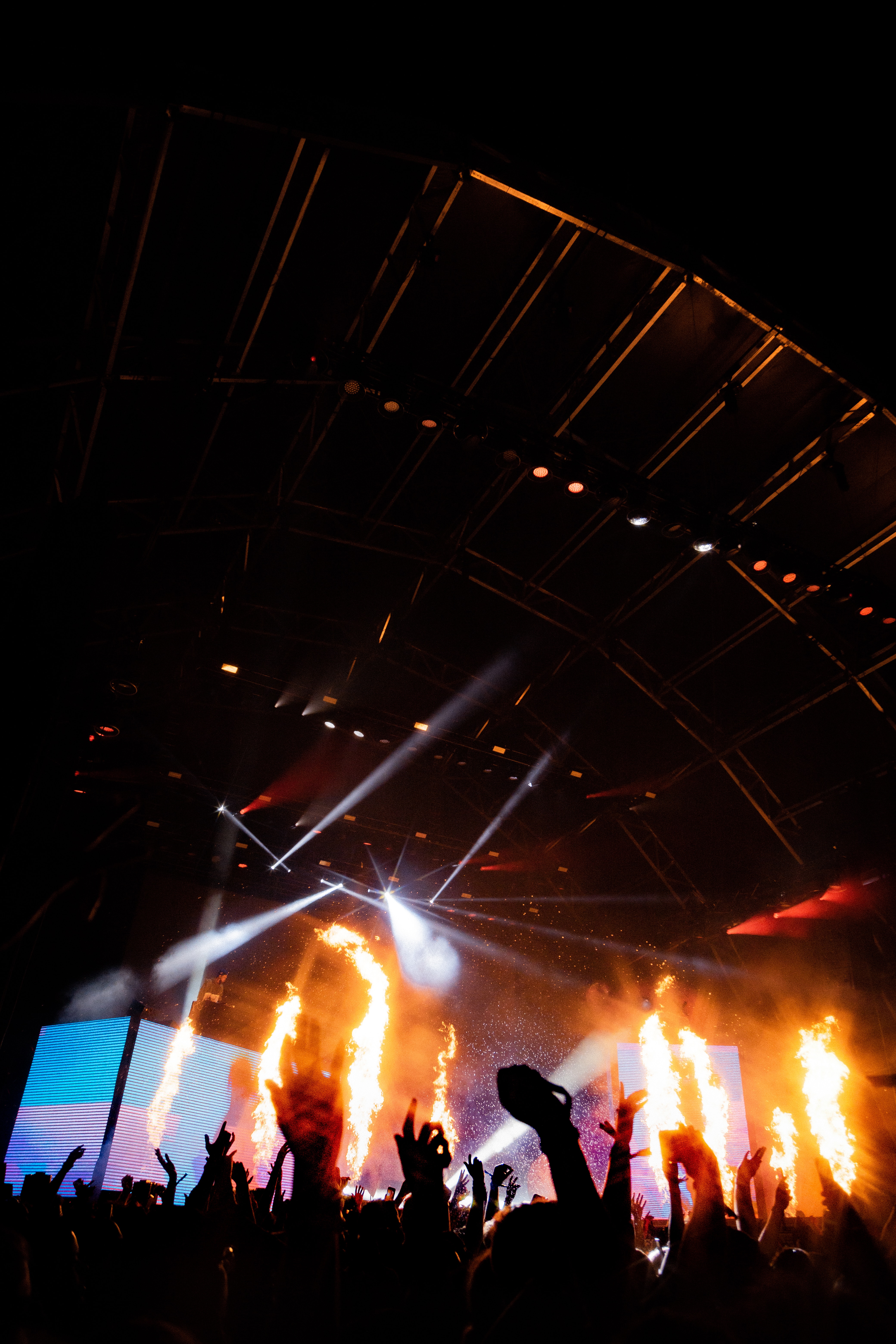 75085 download wallpaper music, fire, dark, concert, scene, floodlights, spotlights screensavers and pictures for free