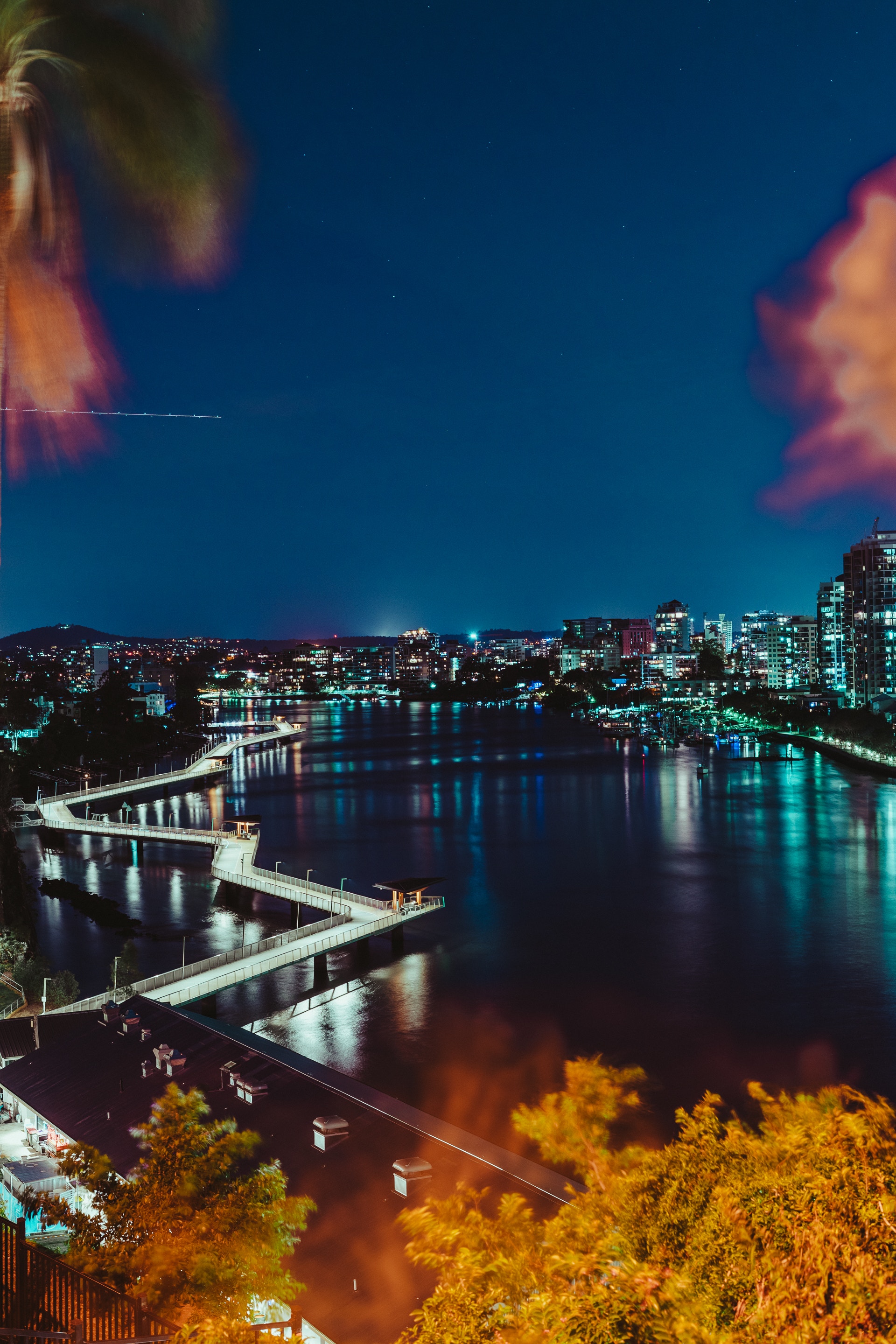 69013 Hintergrundbild herunterladen städte, blick von oben, geäst, zweige, nächtliche stadt, night city, lichter der stadt, city lights, australien - Bildschirmschoner und Bilder kostenlos