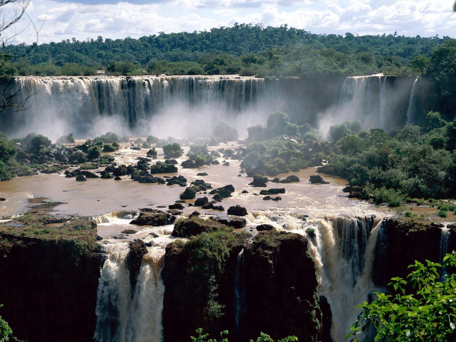Handy-Wallpaper Natur, Bäume, Stones, Wasserfall, Brasilien, Brazilien, Iguazú Fällt, Iguassu Fällt kostenlos herunterladen.