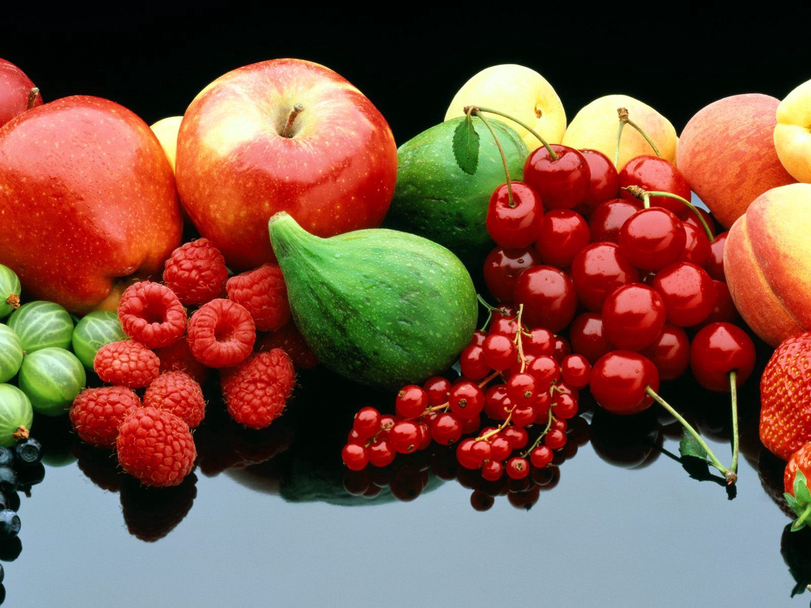 85829 download wallpaper food, raspberry, peaches, currant screensavers and pictures for free