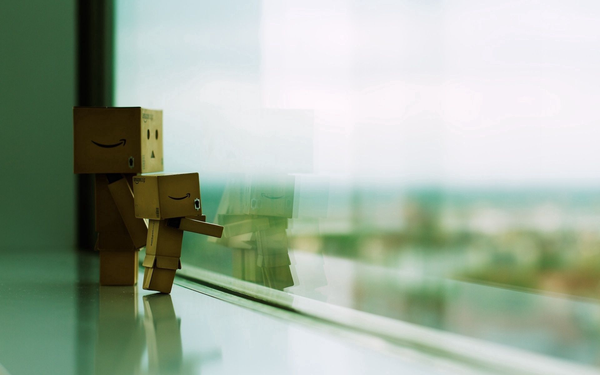 miscellanea, miscellaneous, couple, pair, window, cardboard robot, to stand, stand, danboard cellphone