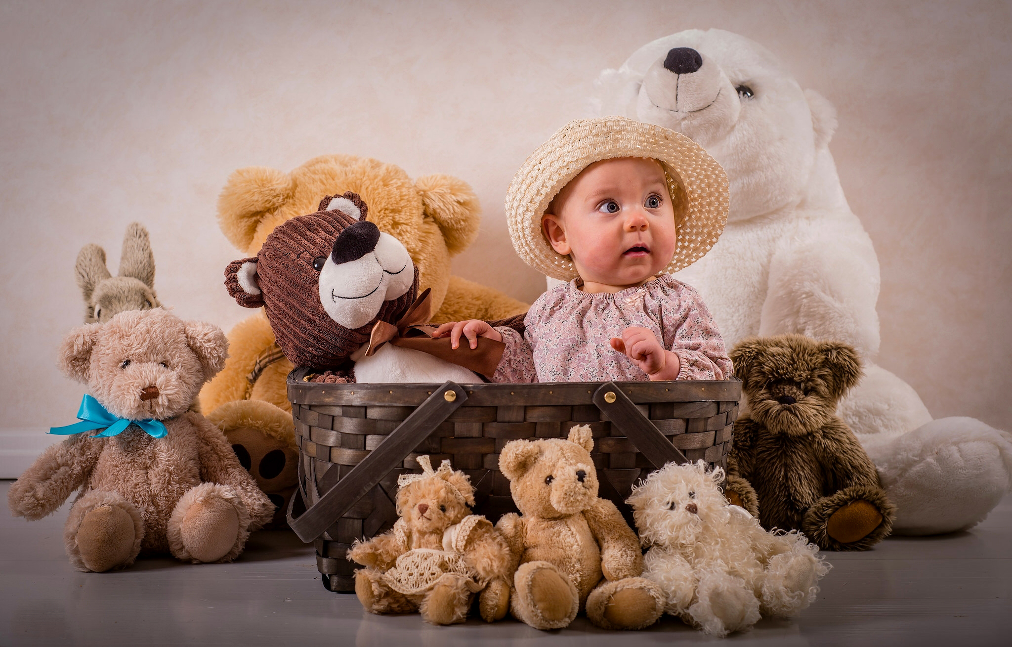 HD photos baby, teddy bear, stuffed animal, hat