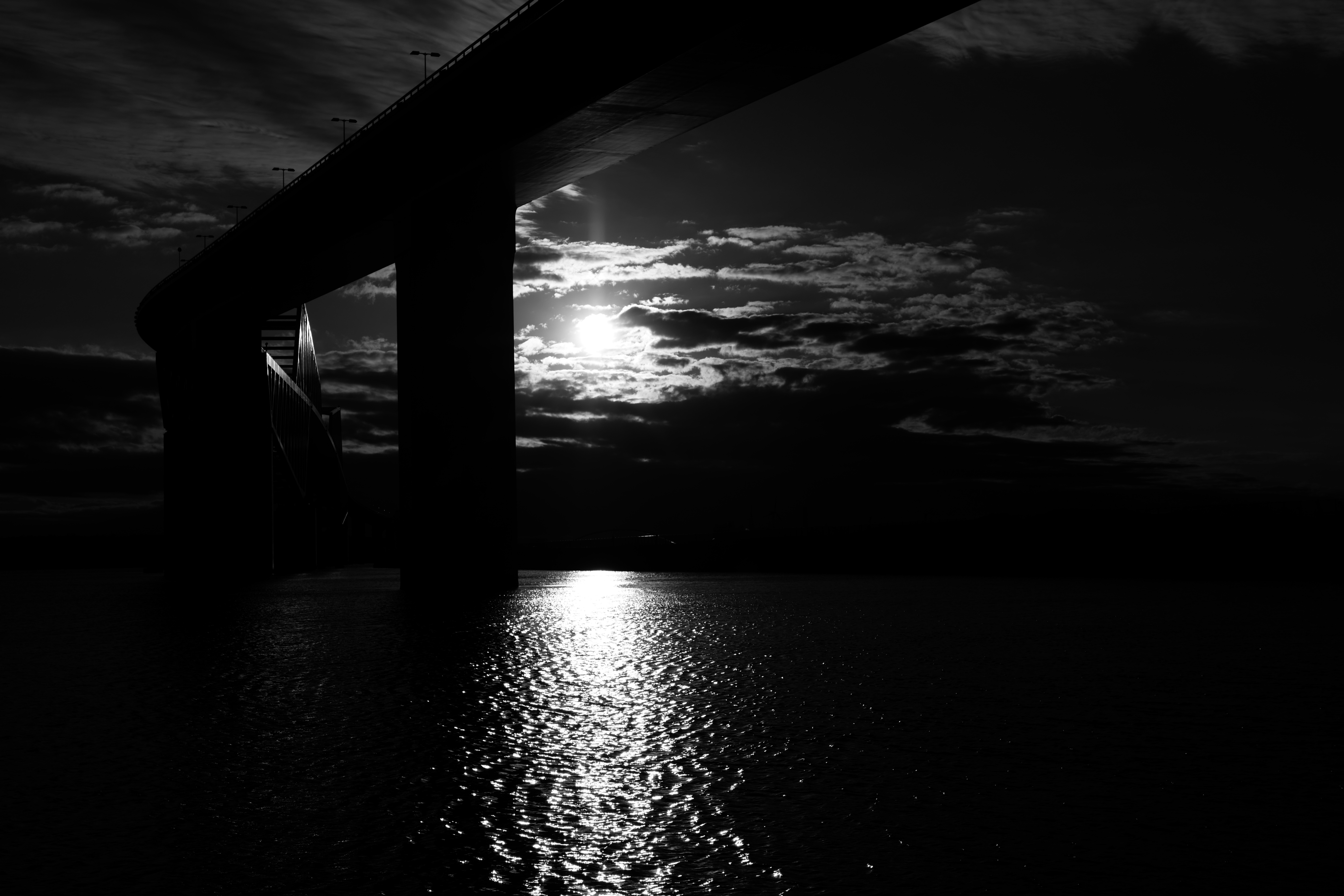 114294 download wallpaper dark, sun, rivers, black, reflection, bridge, bw, chb screensavers and pictures for free