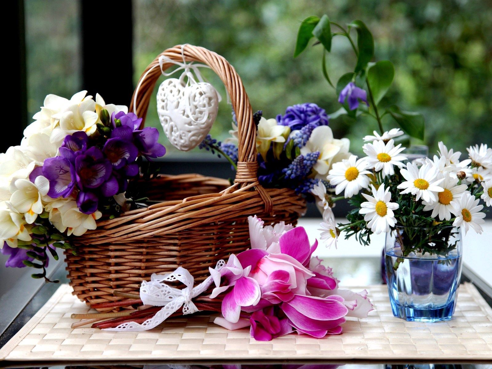 Latest Mobile Wallpaper lukoshko, basket, bouquets, bouquet