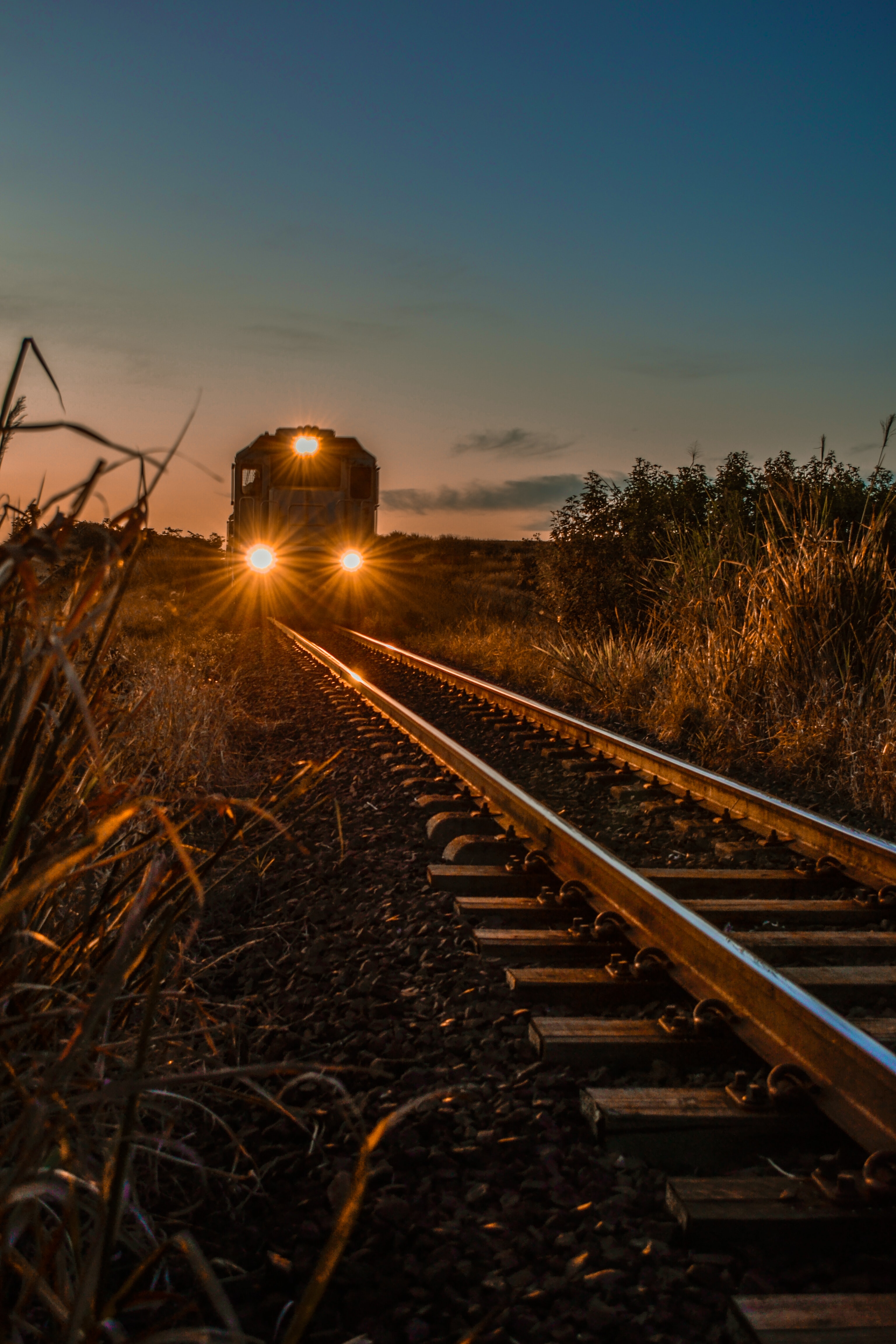 train, railway, dark, evening, glow Full HD