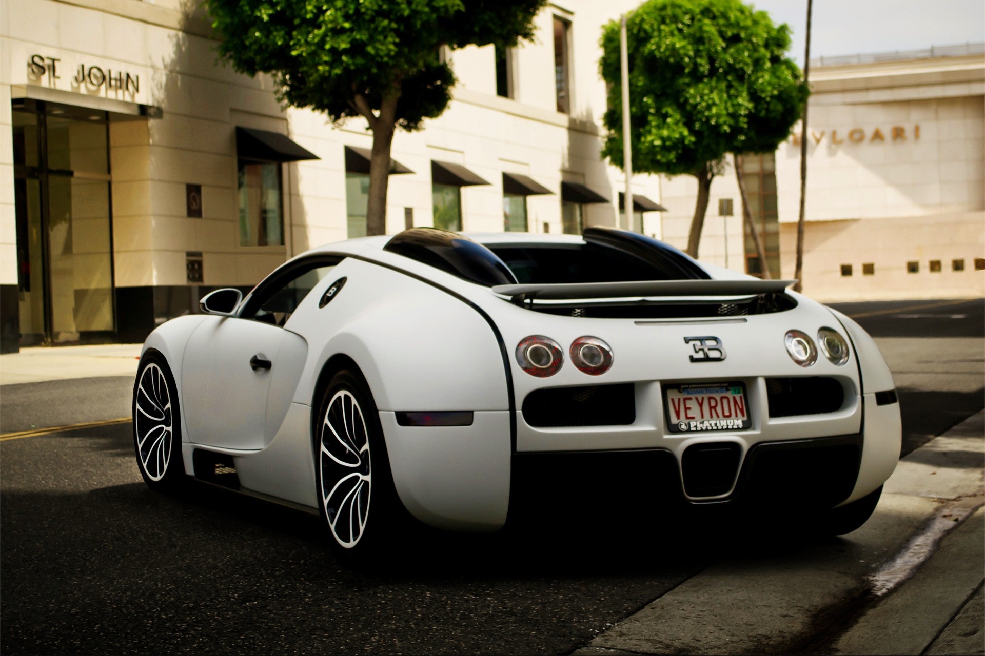 107845 download wallpaper bugatti, cars, white, back view, rear view, bumper screensavers and pictures for free