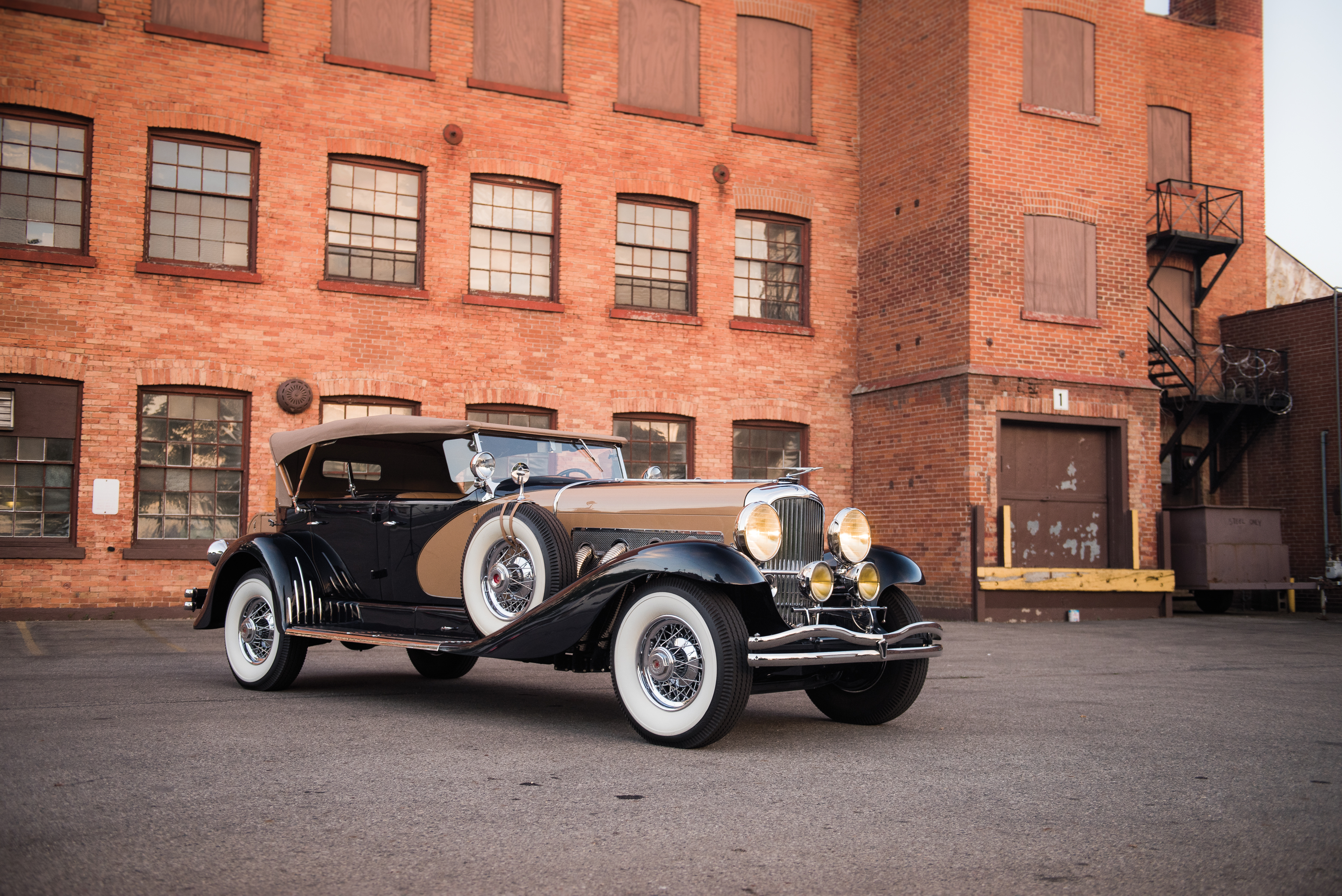 Видео ретро машин. Duesenberg SJ 1935 Town car. Duesenberg 1935. Дюзенберг 1935. Duesenberg model SJ.