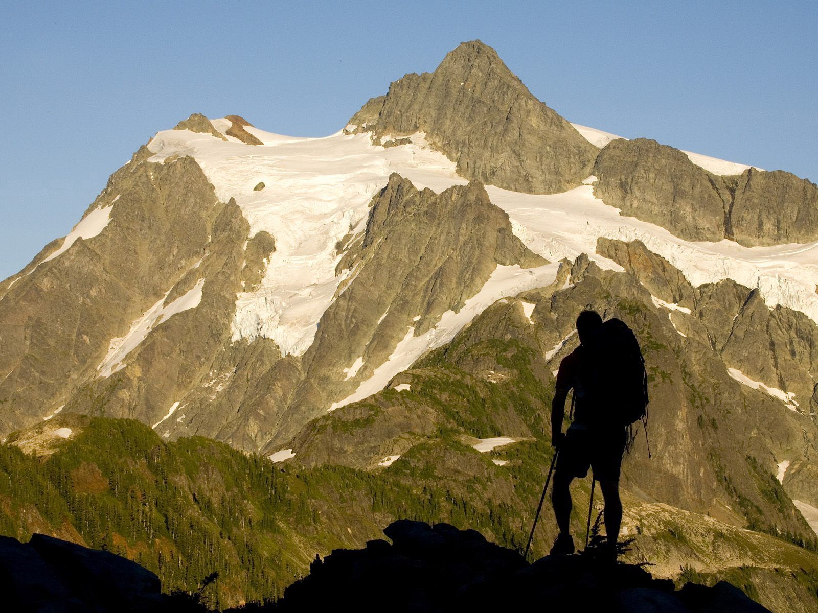 127631 Hintergrundbild herunterladen natur, mountains, schnee, bergsteiger, silhouette, mensch, person - Bildschirmschoner und Bilder kostenlos