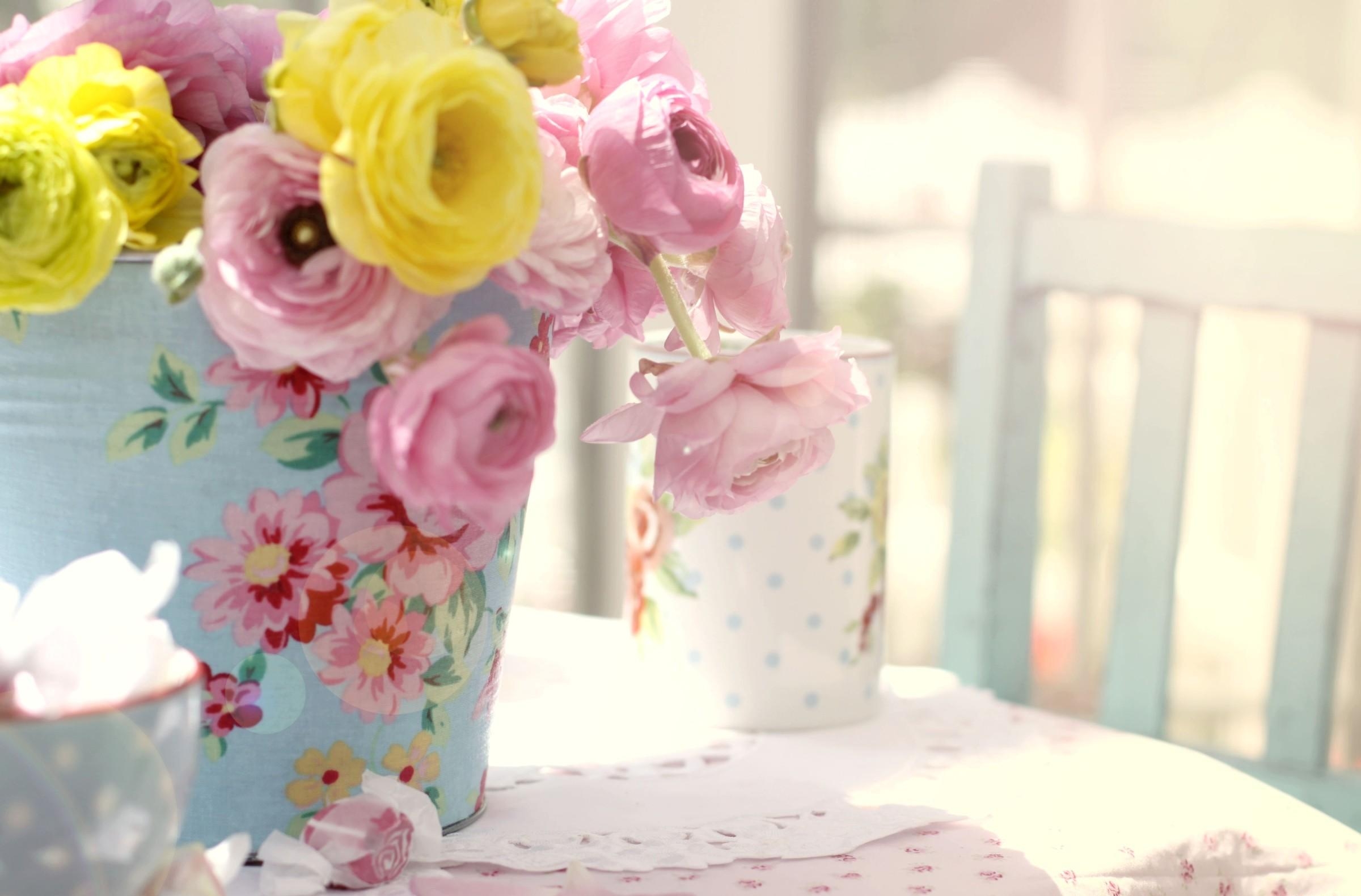 flowers, bouquet, table, ranunculus, ranunkulus, tenderness High Definition image