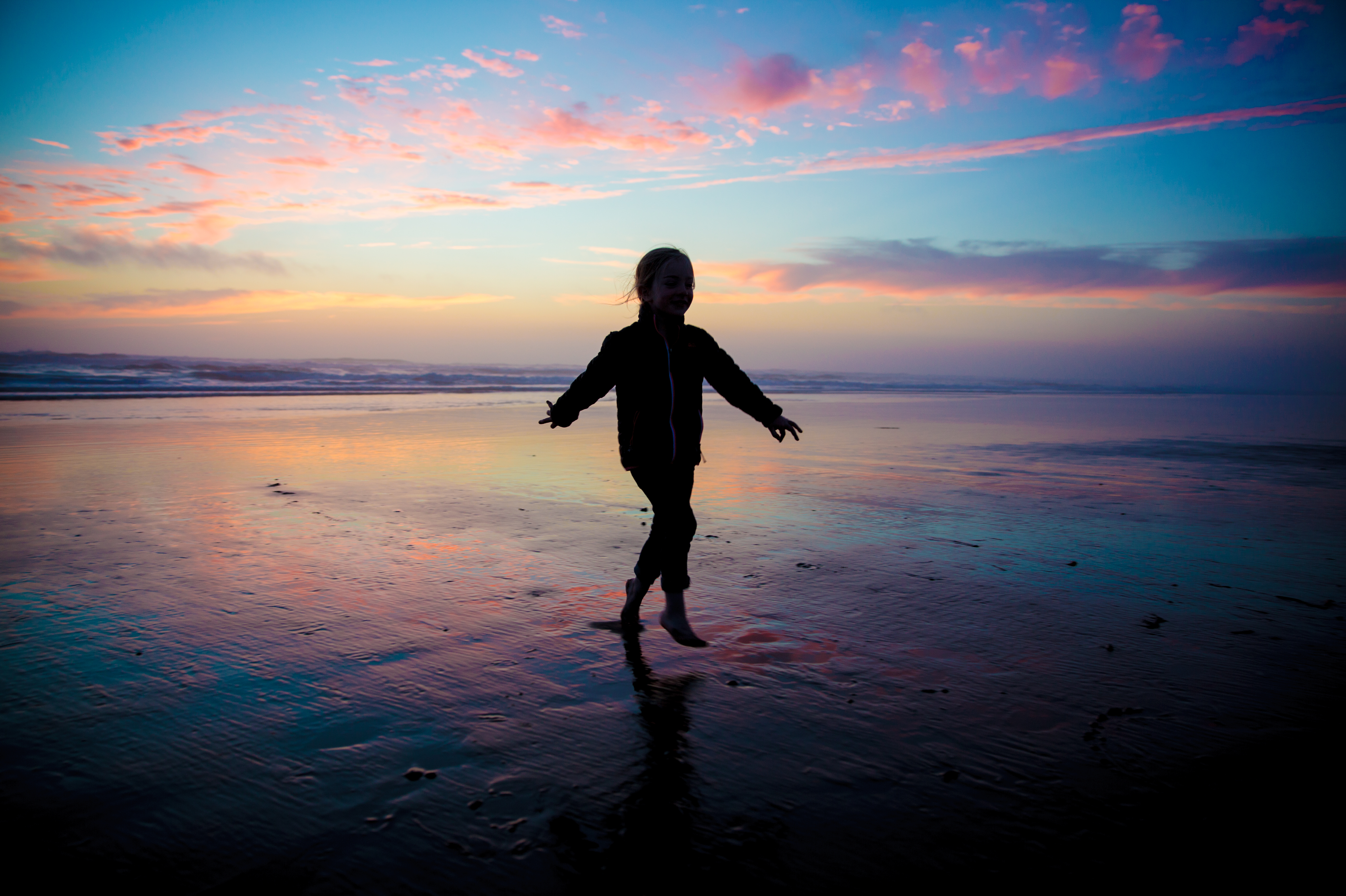 86985 Screensavers and Wallpapers Happiness for phone. Download nature, sunset, sea, child, happiness pictures for free