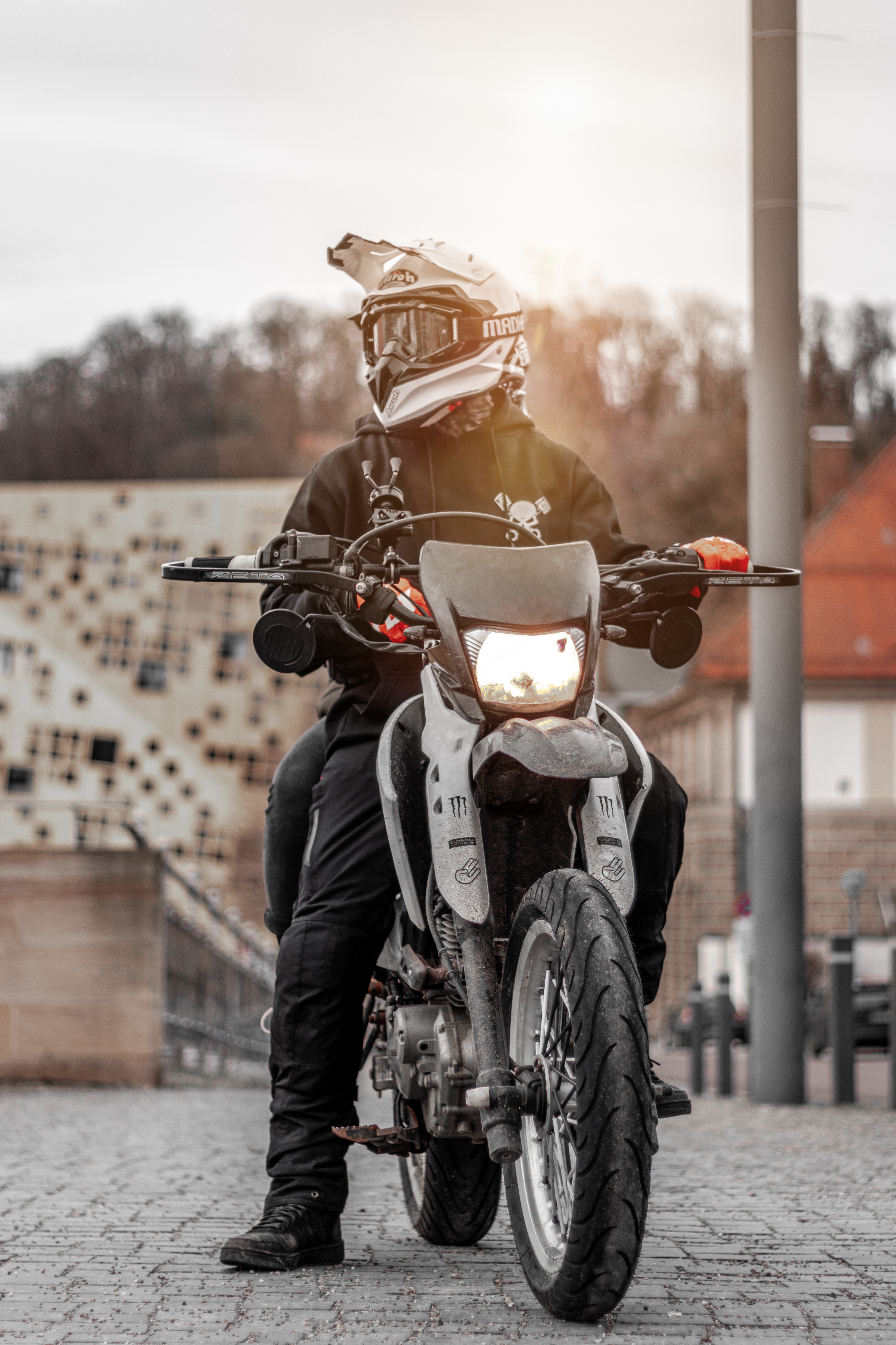 Motorcycles helmet, motorcycle, sunlight, motorcyclist Lock Screen