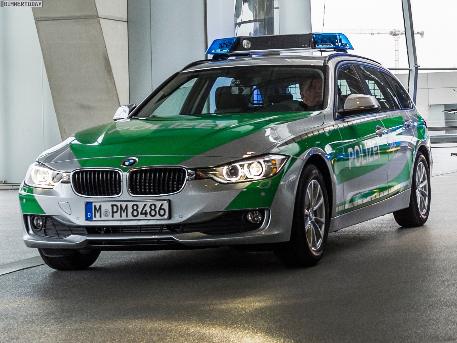 Зеленая полицейская машина. BMW f30 Police. BMW g31 Touring Polizei. Polizei BMW e61. БМВ x3 Полицейская.