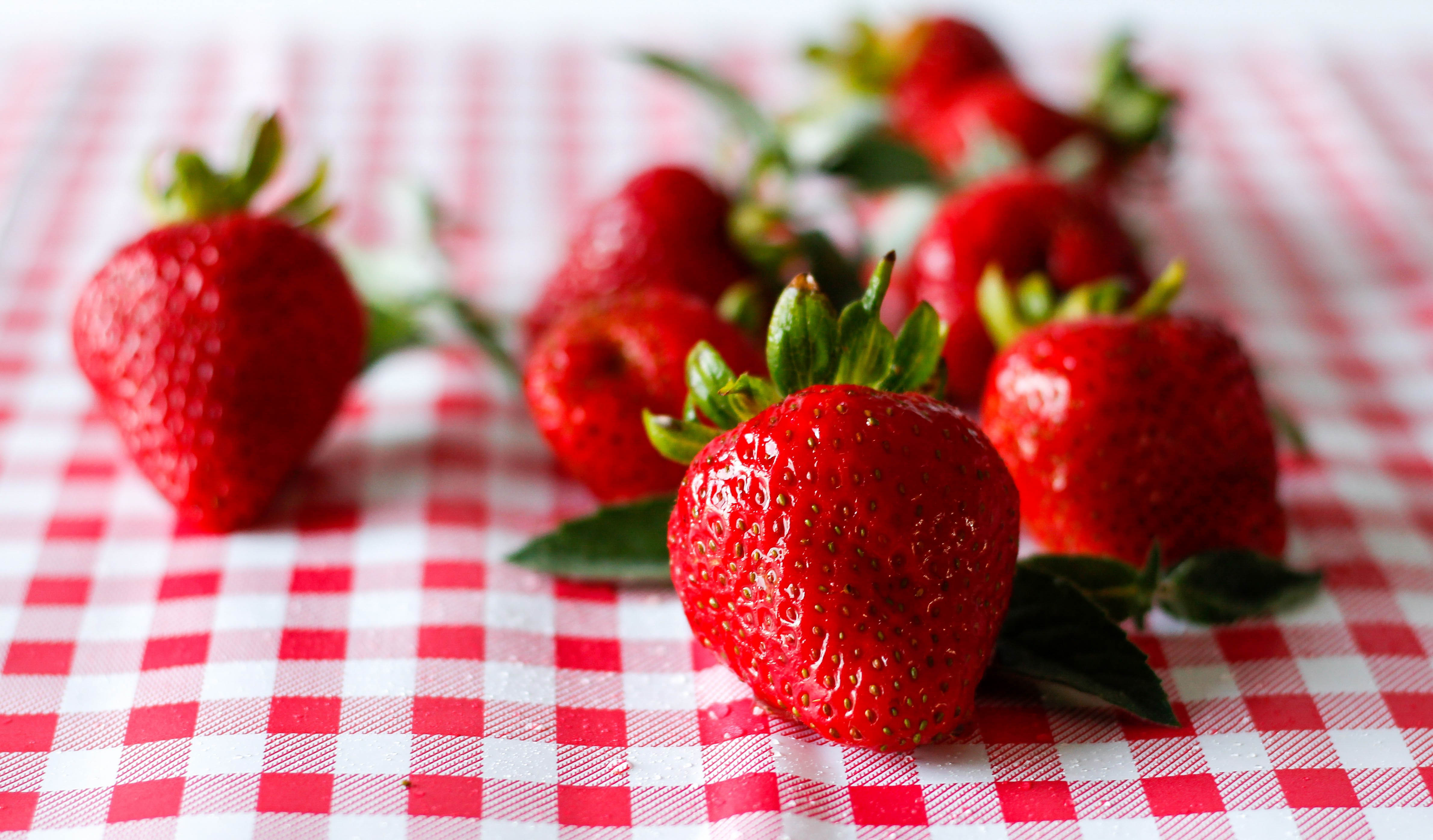 Laden Sie das Lebensmittel, Erdbeere, Beere, Reif, Saftig-Bild kostenlos auf Ihren PC-Desktop herunter