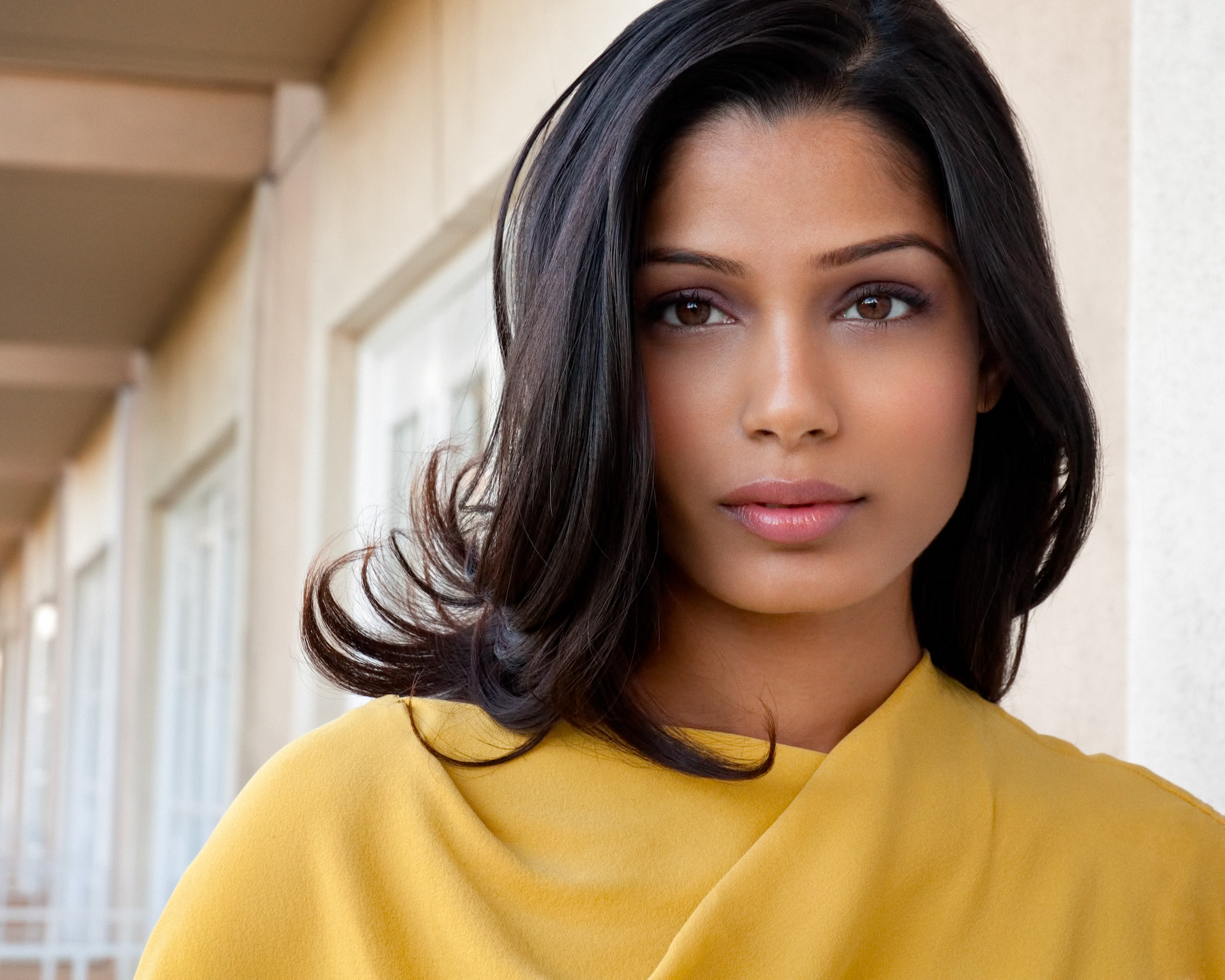 Brown actress. Фрида Пинто. Фрида Пинто Freida Pinto. Фрида Пинто актрисы Индии. Фрида Пинто 2019.