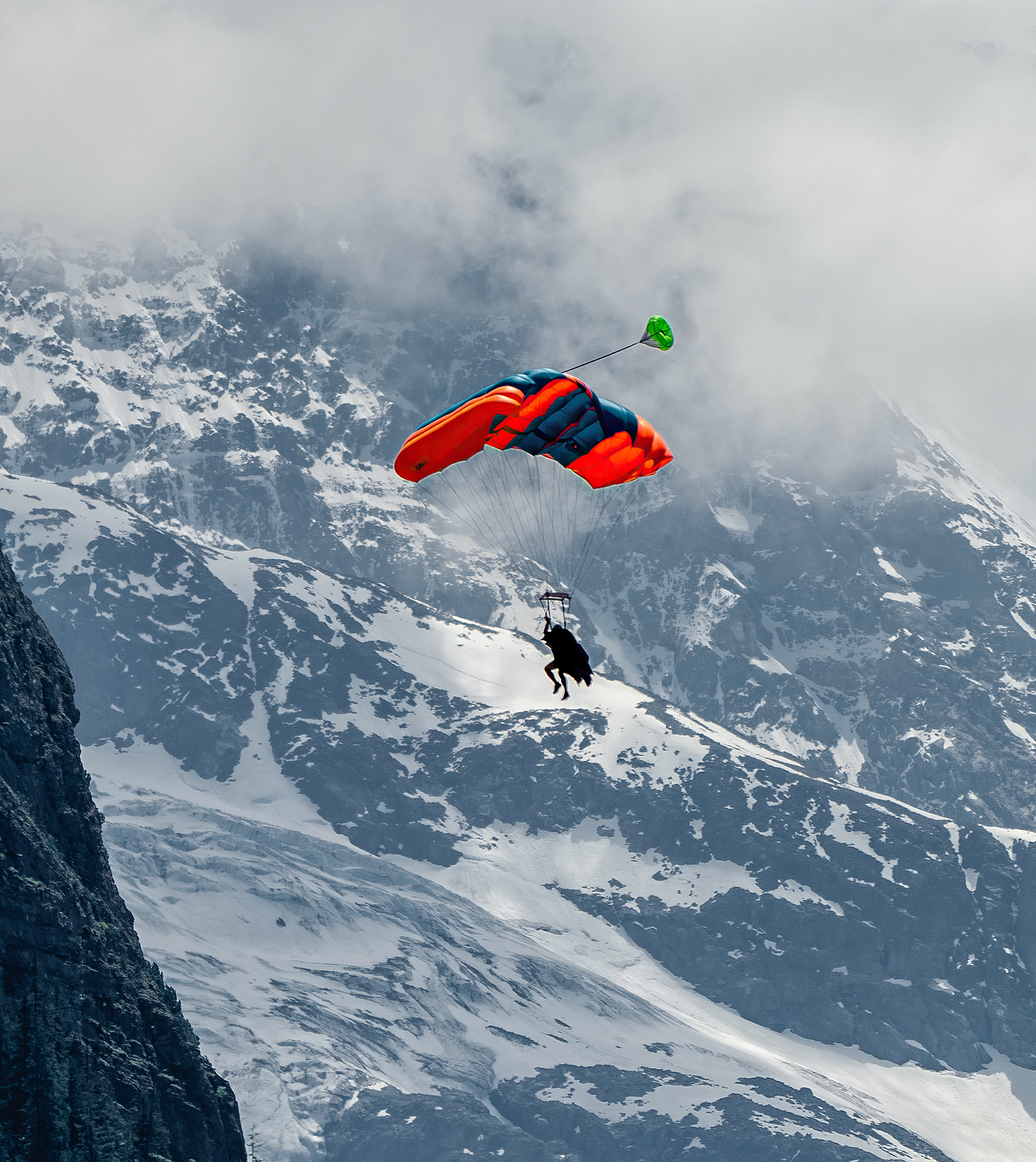 Handy-Wallpaper Sport, Mountains, Schnee, Schneebedeckt, Snowbound, Gleitschirmfliegen, Gleitschirm, Fallschirm kostenlos herunterladen.