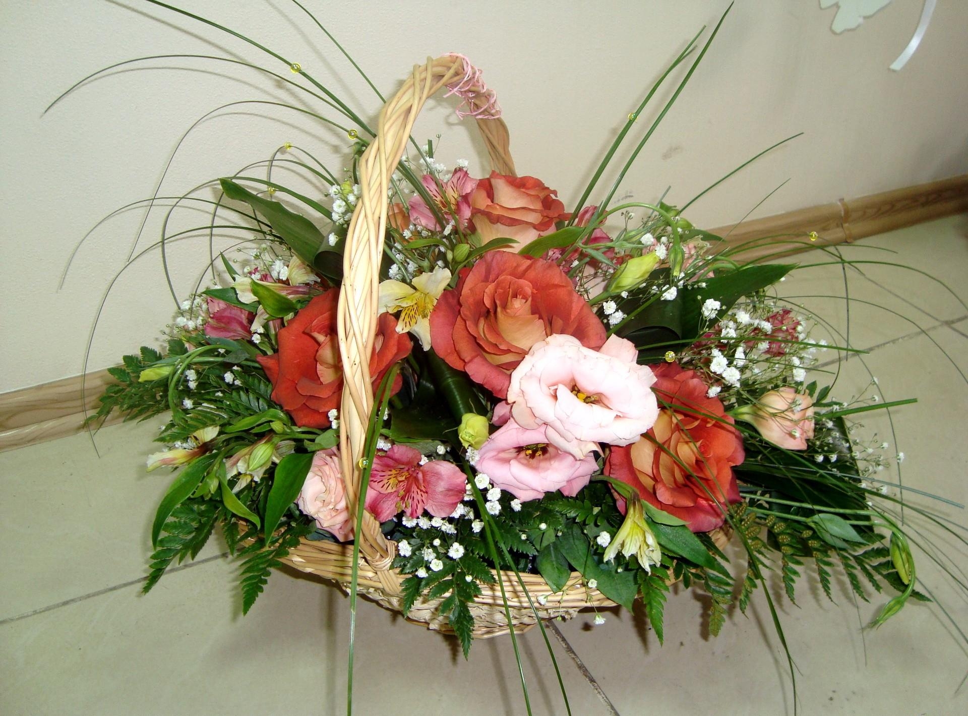 flowers, roses, fern, alstroemeria, gipsophile, gypsophilus, basket, composition, lisianthus russell, lisiantus russell