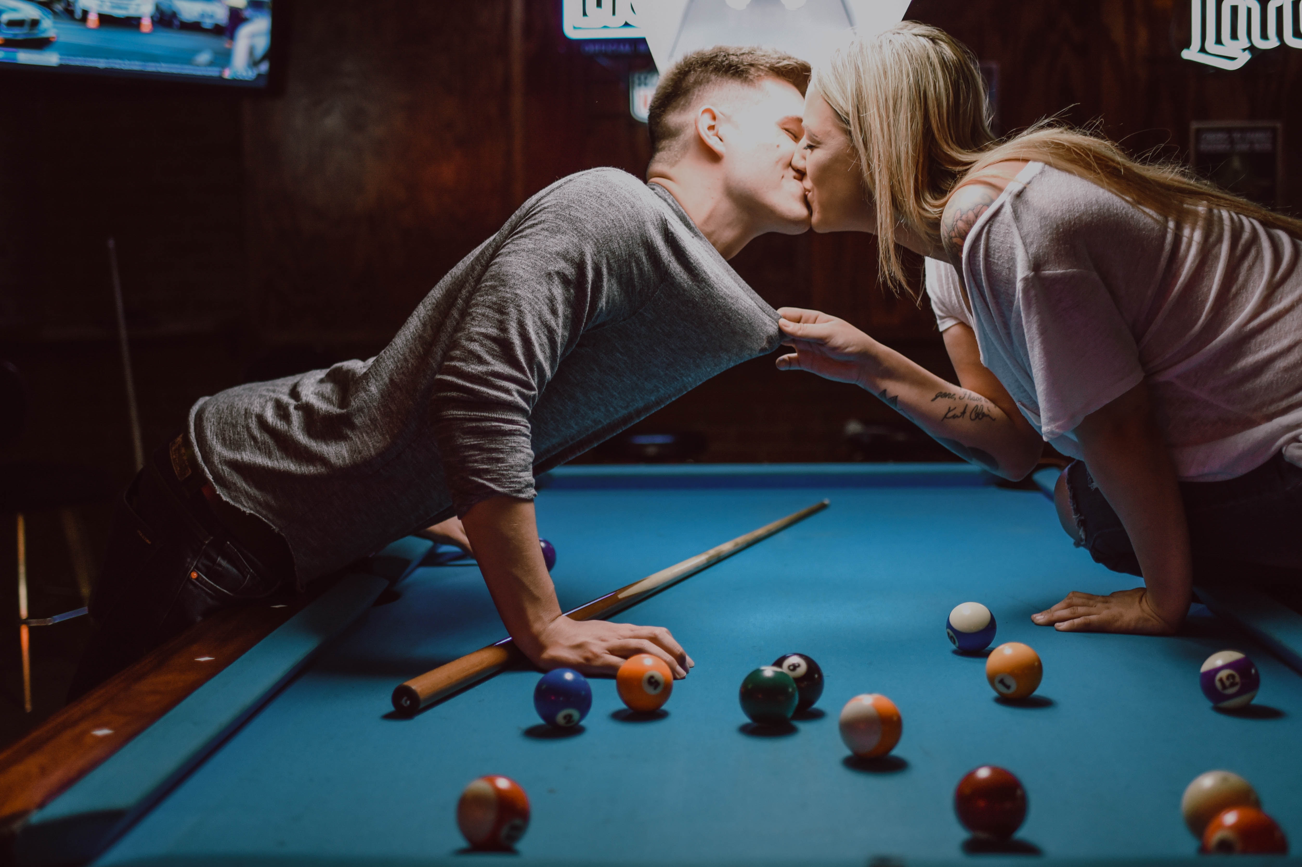 103590 download wallpaper love, billiards, couple, pair, tenderness, kiss screensavers and pictures for free