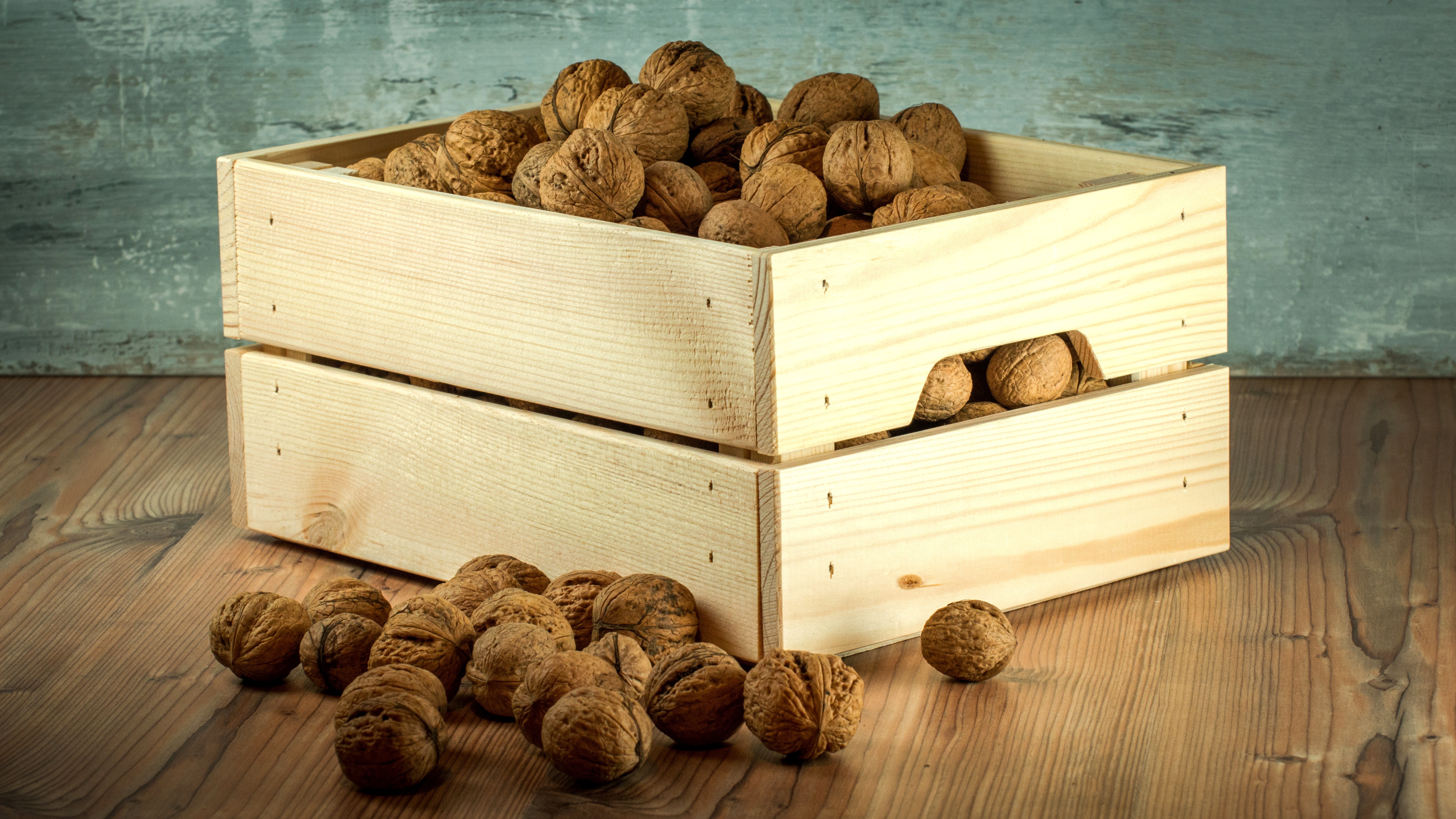 67683 Screensavers and Wallpapers Box for phone. Download food, box, shell, walnuts pictures for free