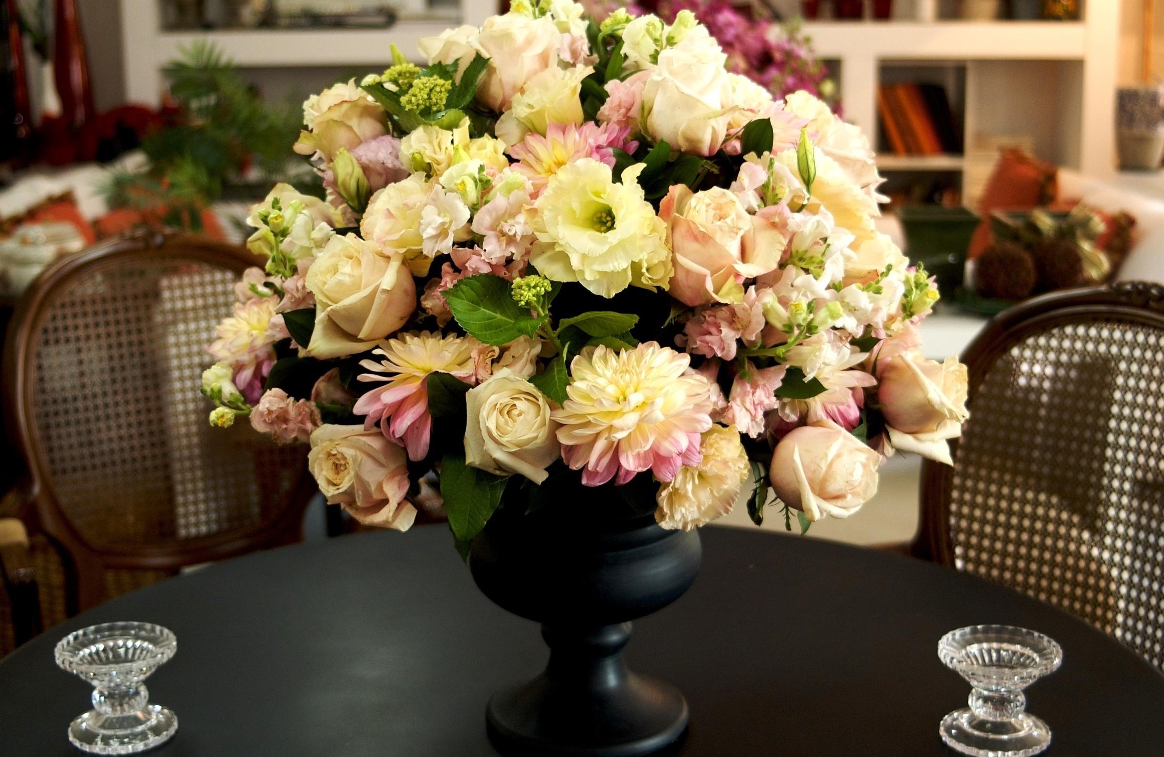 table, vase, roses, chrysanthemum download for free