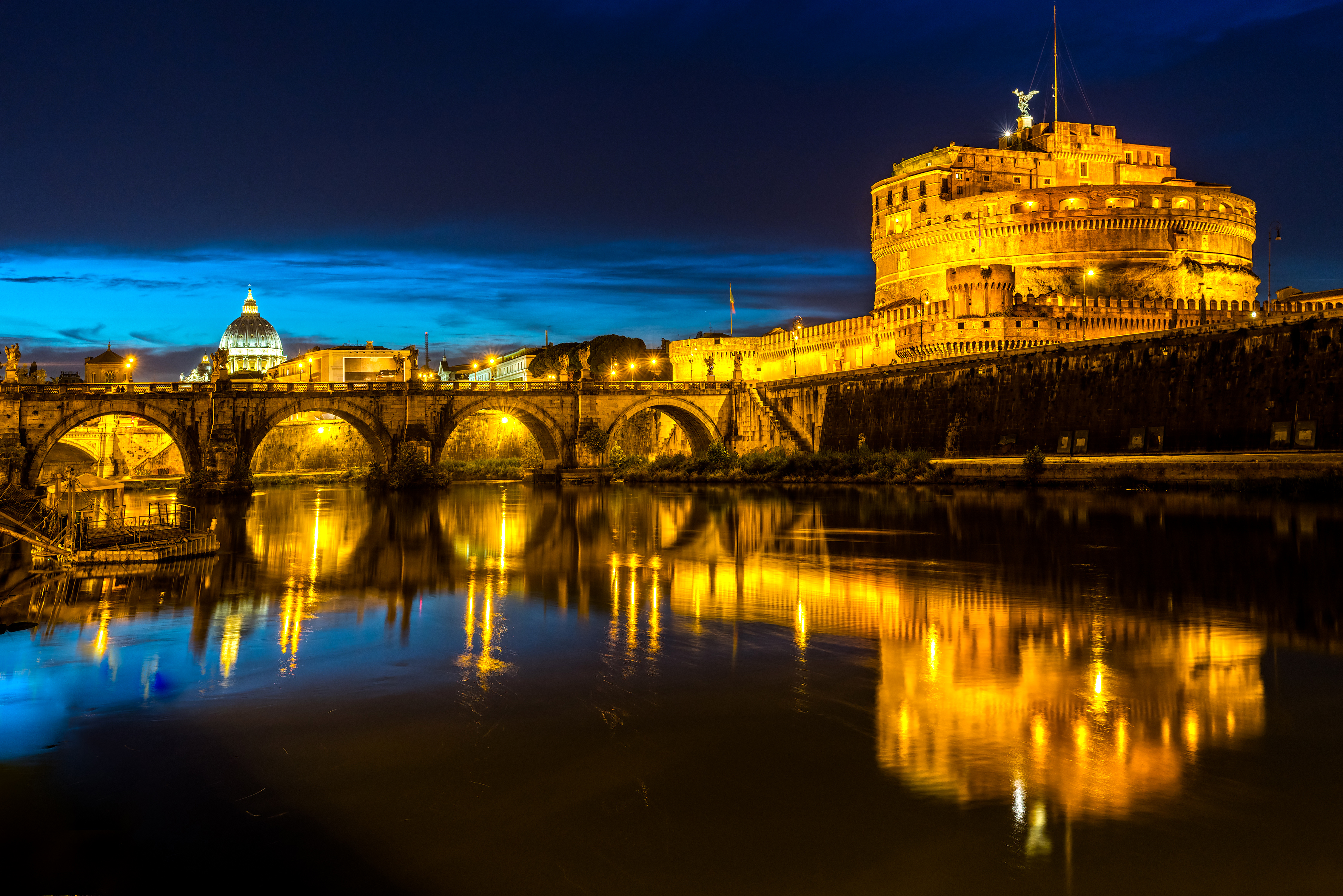 Italy capital city. Ночная Италия Рим. Замок и мост Святого ангела. Италия Рим ночью. Замок Святого ангела панорама.