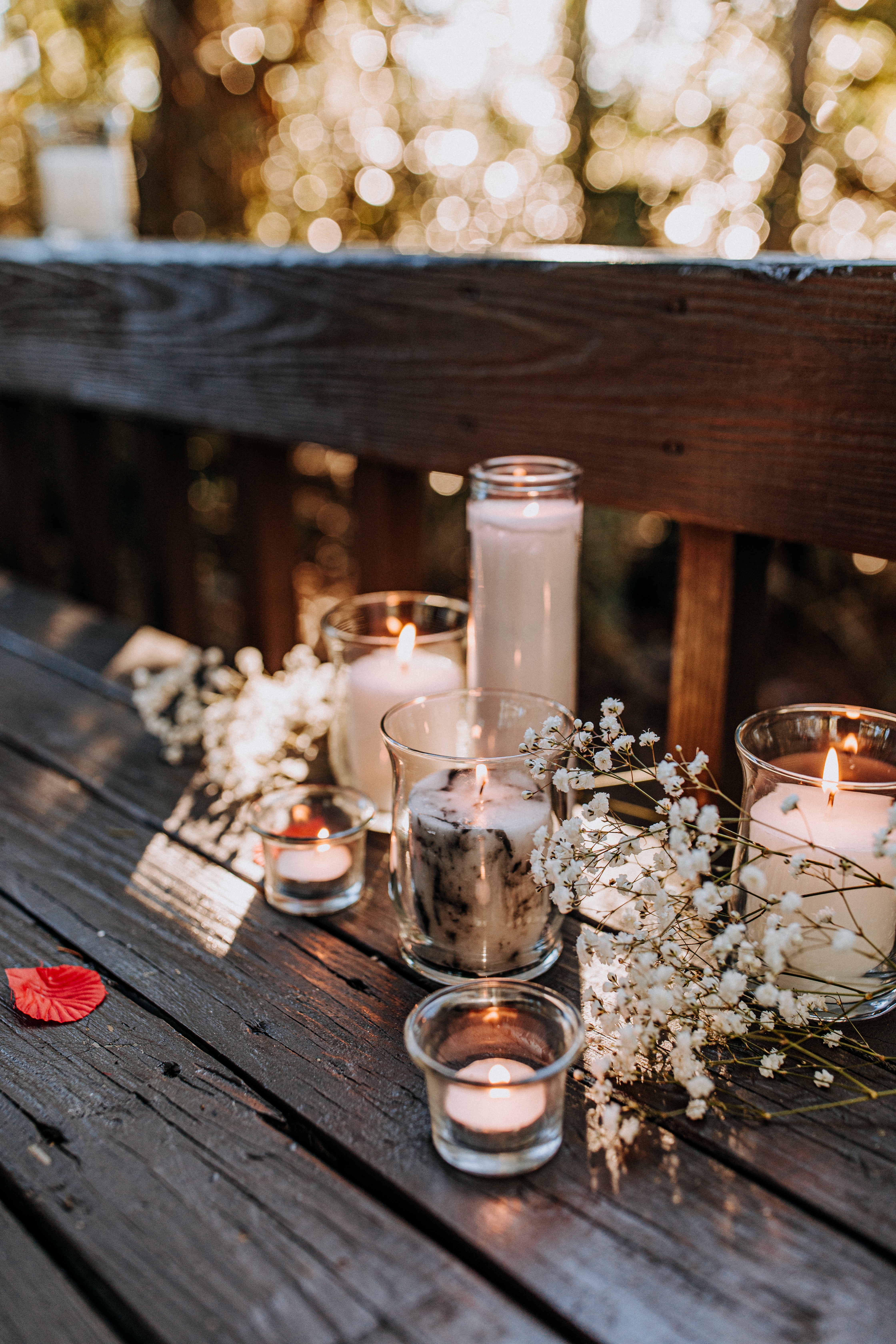 candles, flowers, miscellanea, miscellaneous, table, glasses Full HD