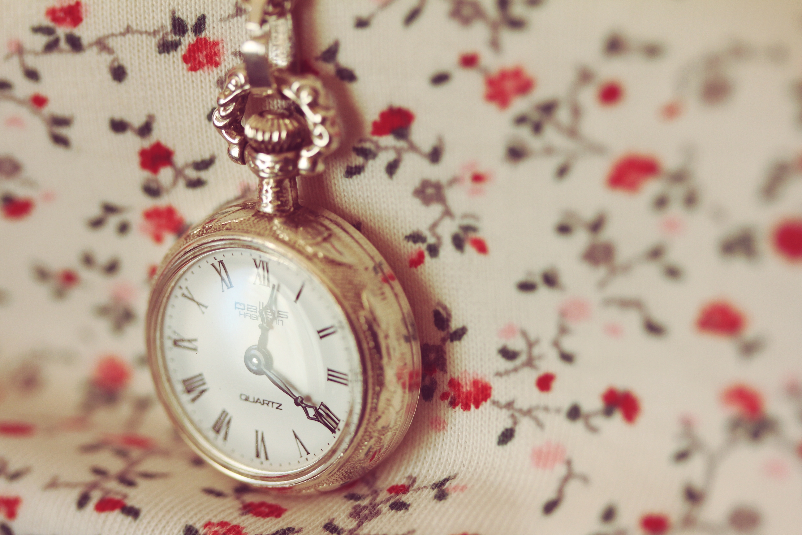 miscellanea, miscellaneous, registration, typography, style, pocket watch, convenience