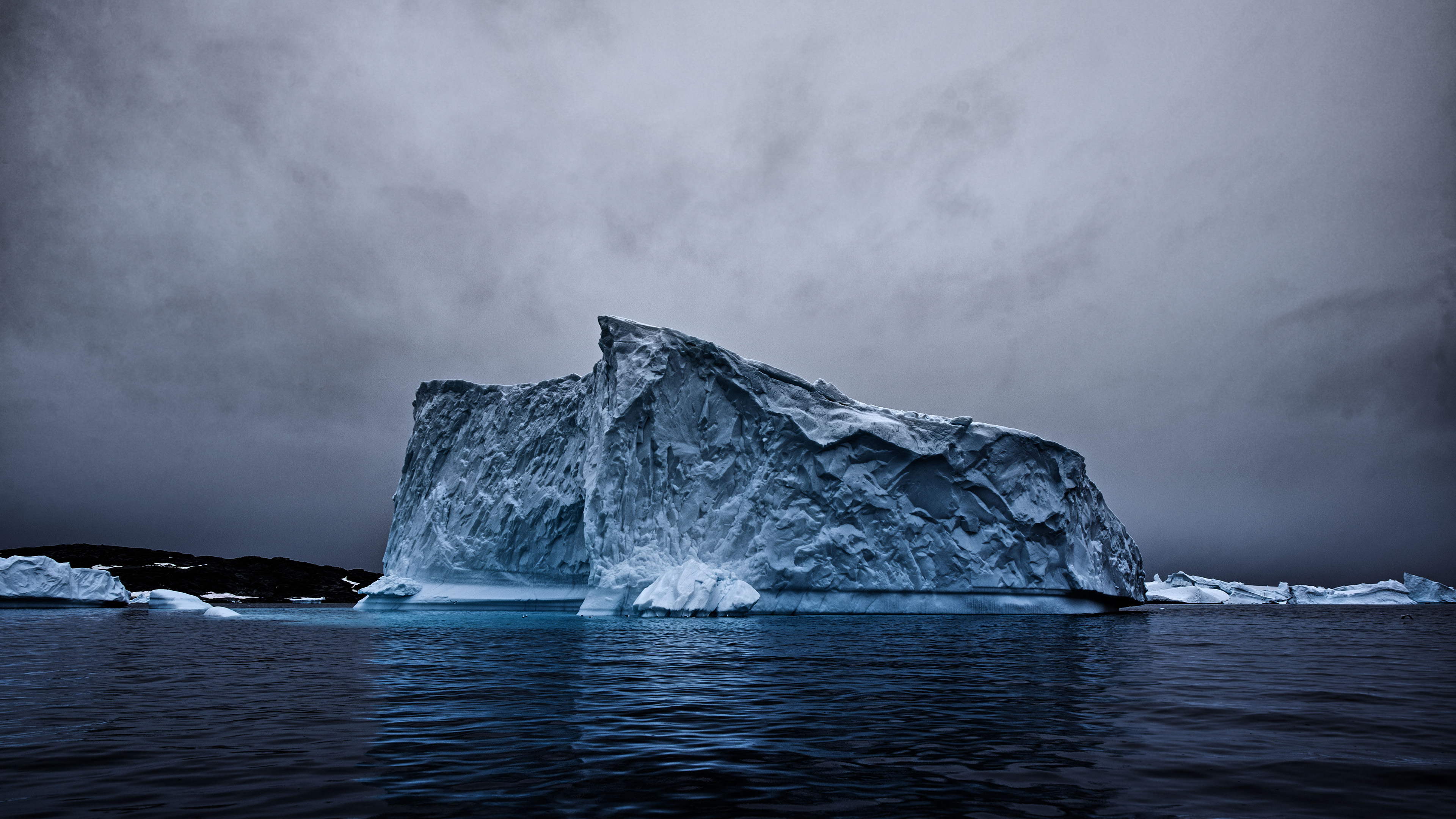 4K Iceberg desktop Wallpaper