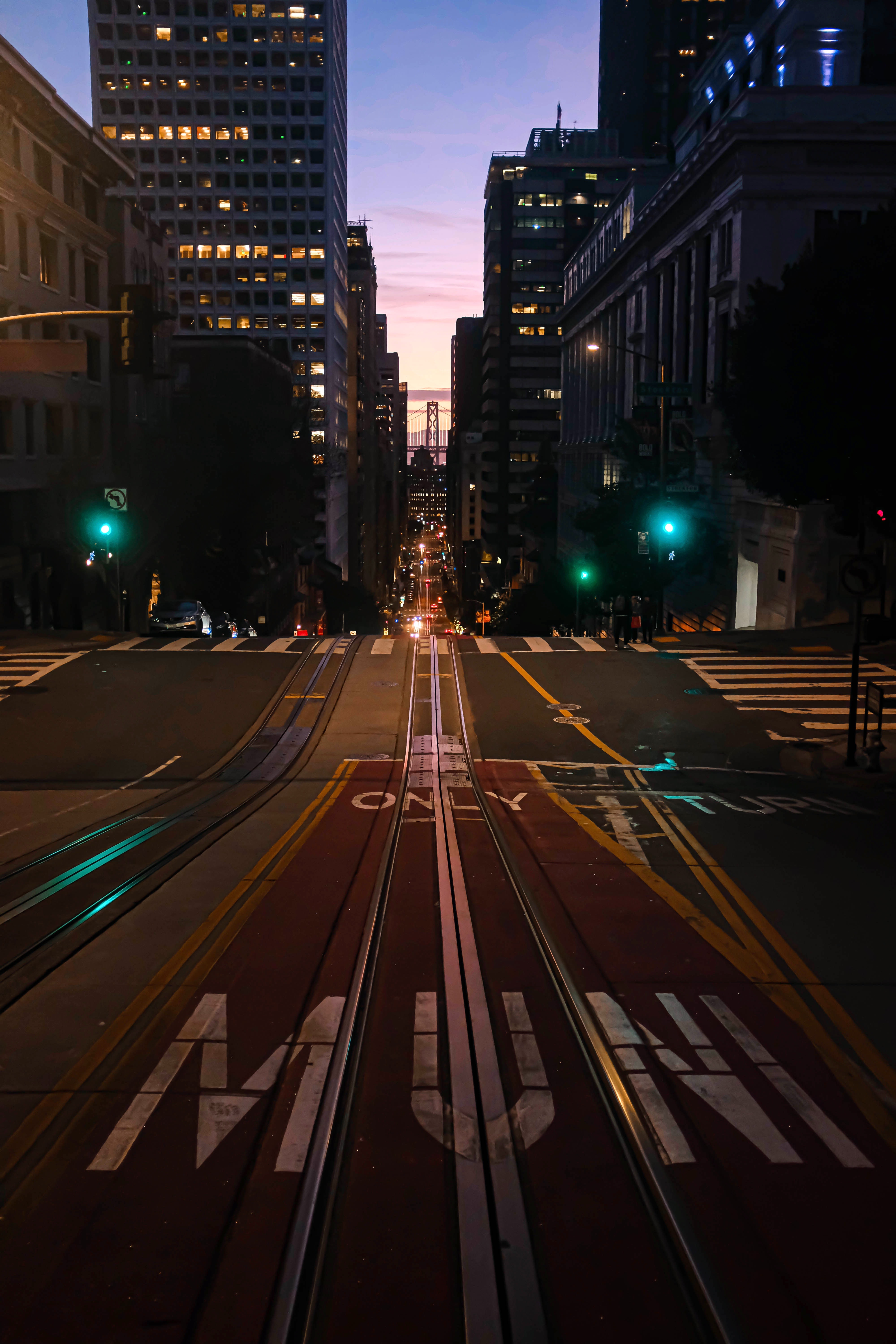 Mobile Wallpaper Night City road, building, rails, cities