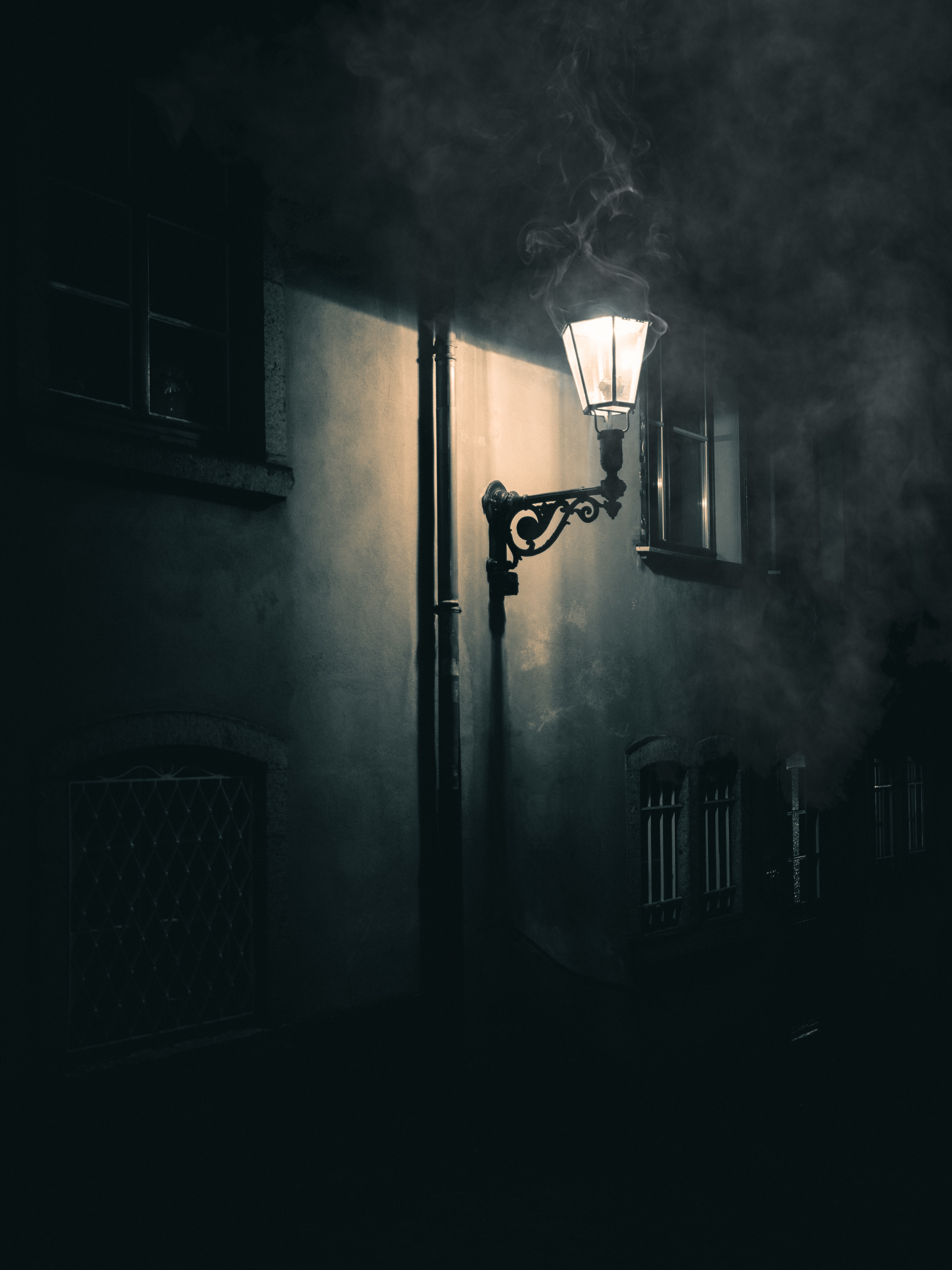 smoke, lantern, dark, wall, lamp, glow 8K