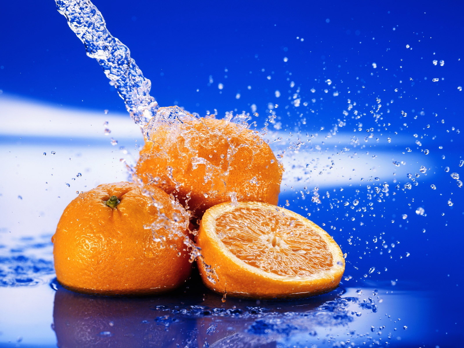 12235 Заставки і шпалери Їжа на телефон. Завантажити фрукти, апельсини, вода, блакитний картинки безкоштовно