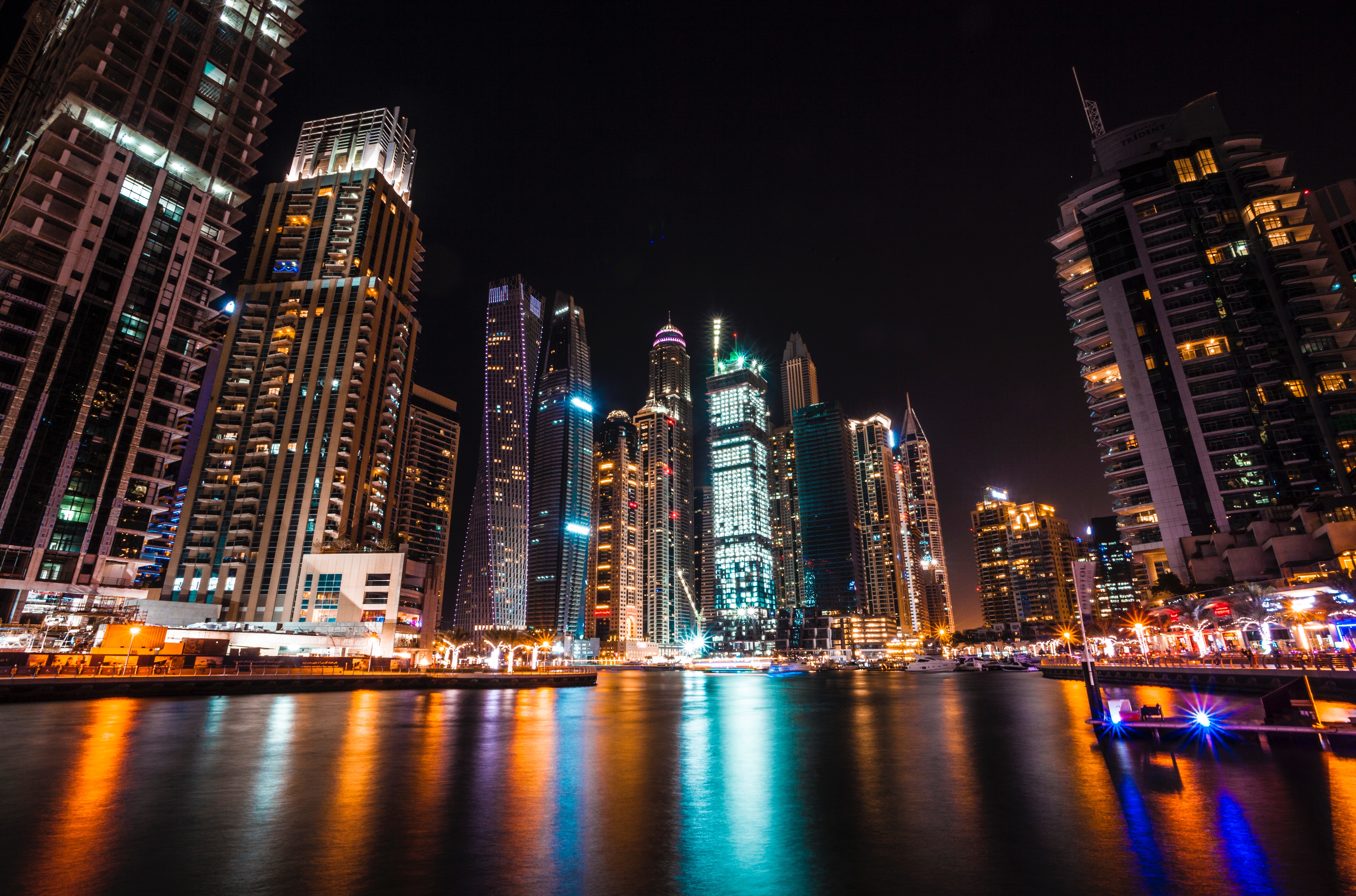 Handy-Wallpaper Städte, Übernachtung, Wolkenkratzer, Dubai, Vereinigte Arabische Emirate kostenlos herunterladen.