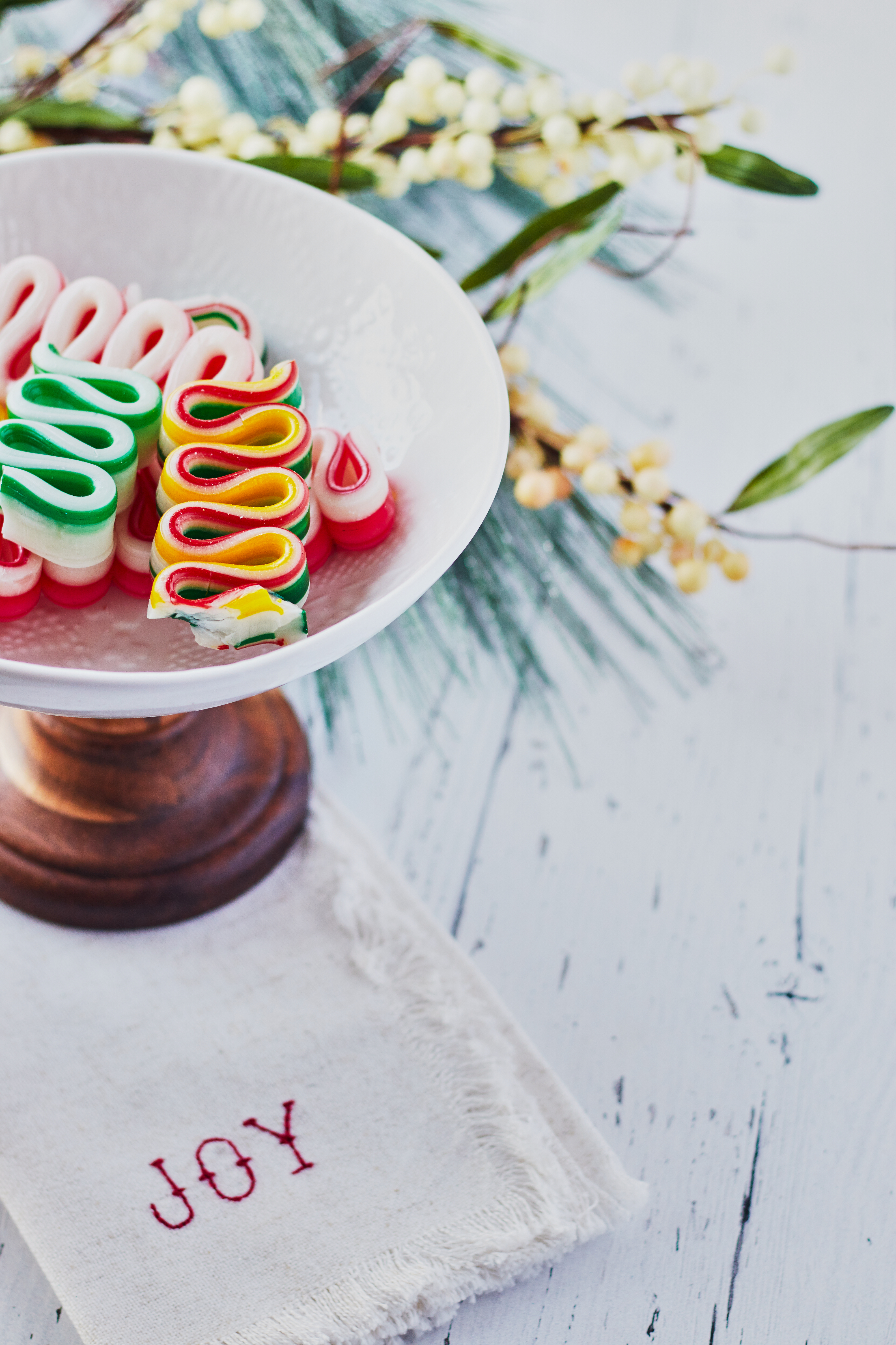 93001 Hintergrundbild herunterladen feiertage, neujahr, weihnachten, bonbons, mehrfarbig, motley, neues jahr, süßigkeiten - Bildschirmschoner und Bilder kostenlos