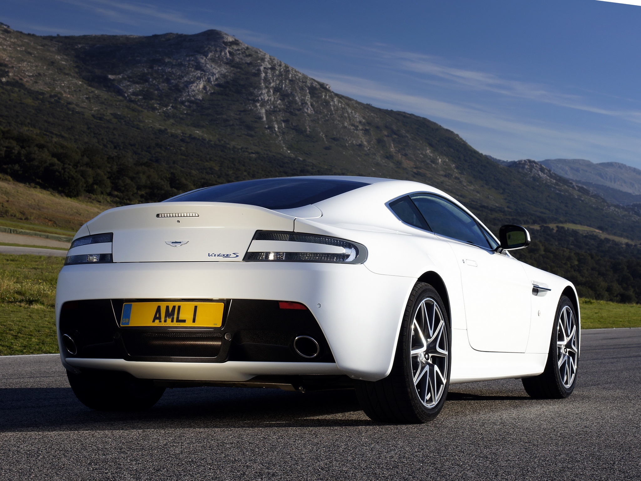 white, rear view, mountains, v8 Ultrawide Wallpapers